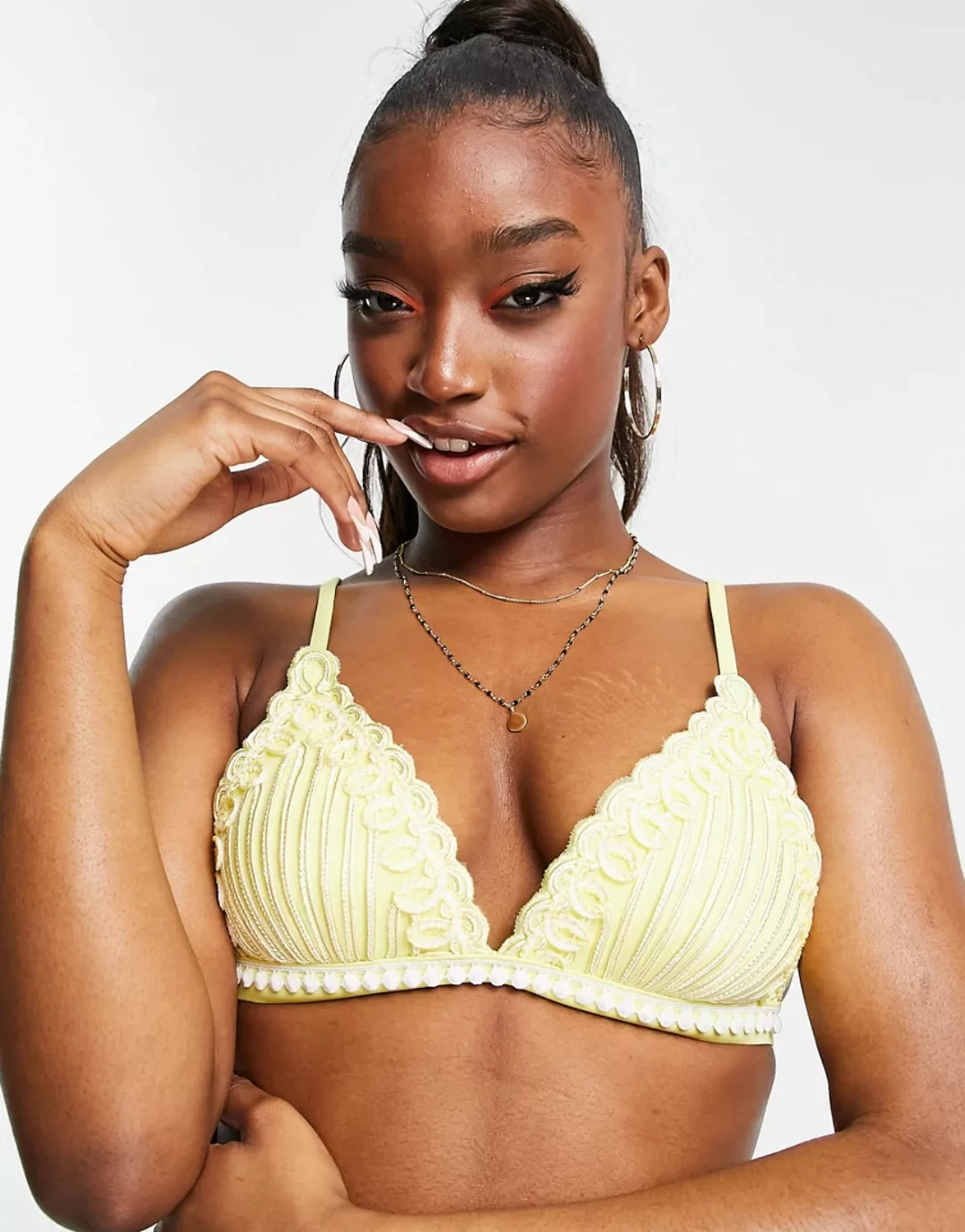 River Island – Gelbes Triangel-Bikinioberteil mit geformten Körbchen günstig online kaufen