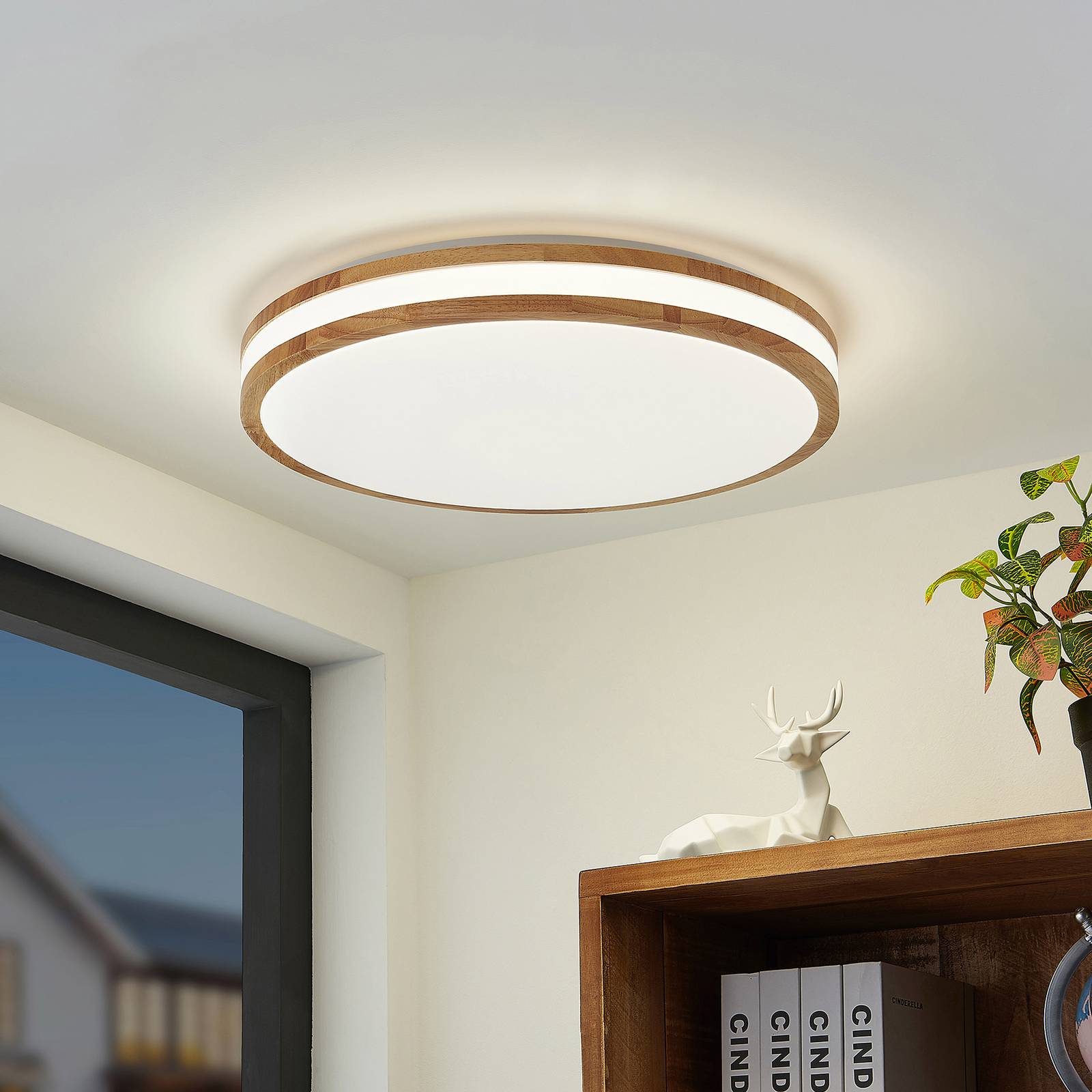 Lindby LED-Deckenlampe Emiva, Lichtquelle mittig, CCT, Holz günstig online kaufen