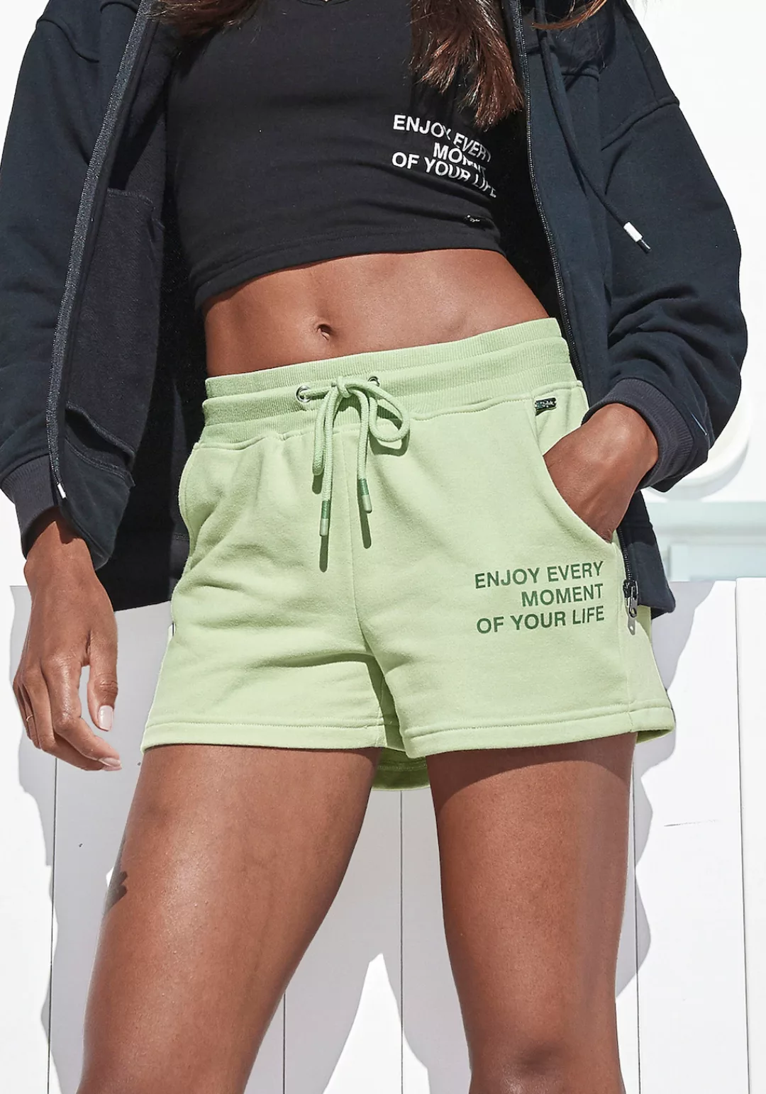 Buffalo Sweatshorts, mit Statement Druck, Loungewear günstig online kaufen