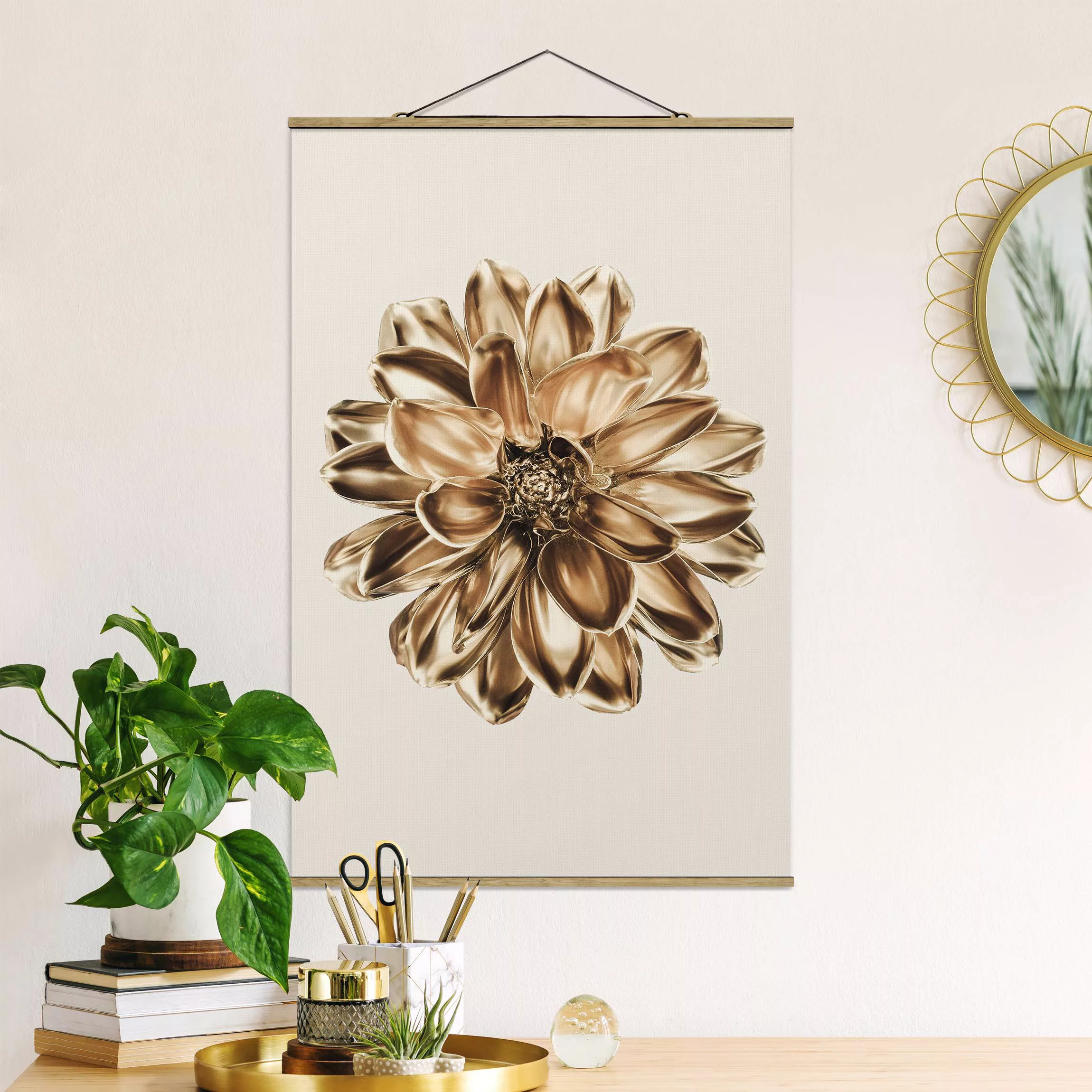 Stoffbild mit Posterleisten Dahlie Blume Gold Metallic günstig online kaufen