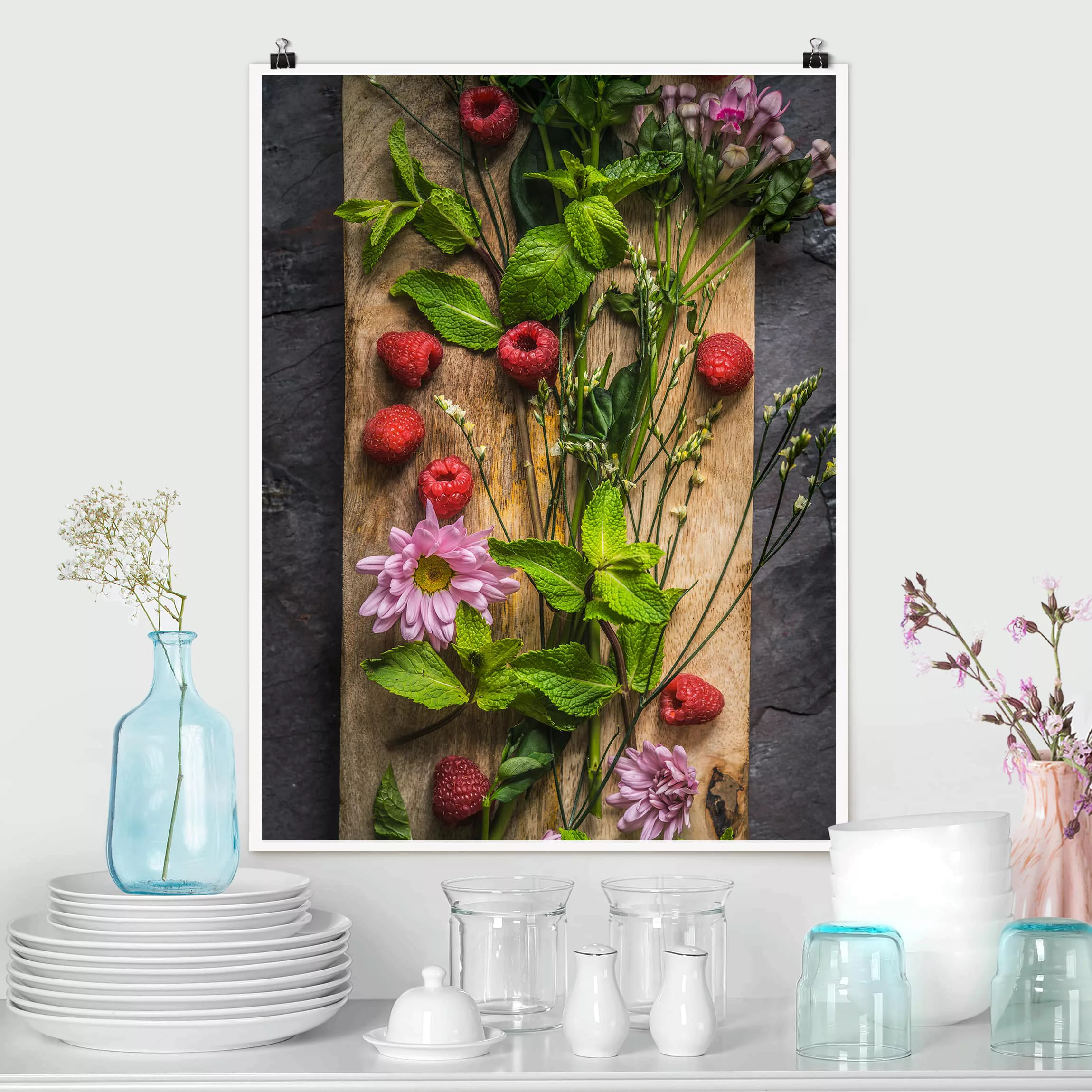 Poster Küche - Hochformat Blumen Himbeeren Minze günstig online kaufen