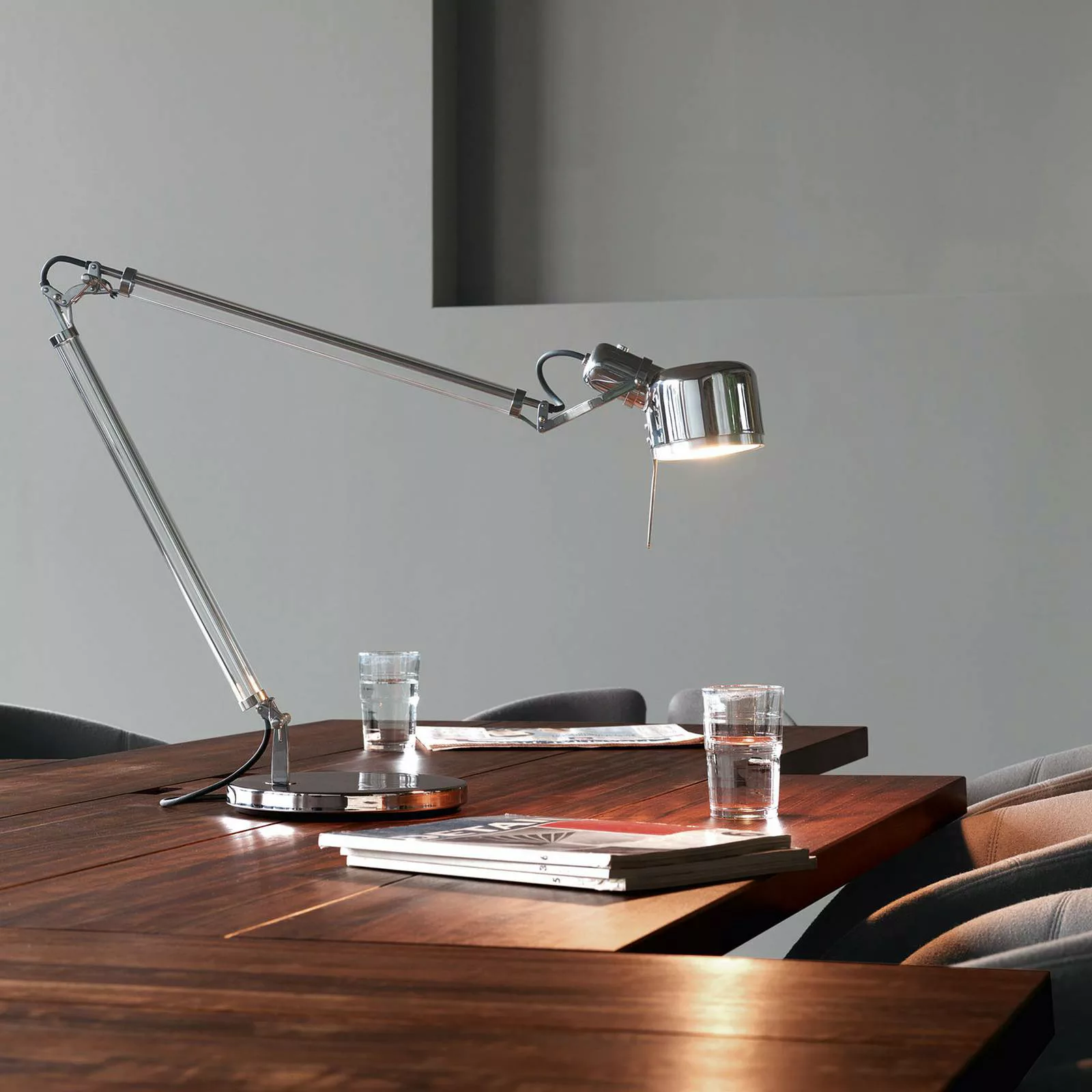 serien.lighting Job Table LED-Tischleuchte mit Fuß günstig online kaufen