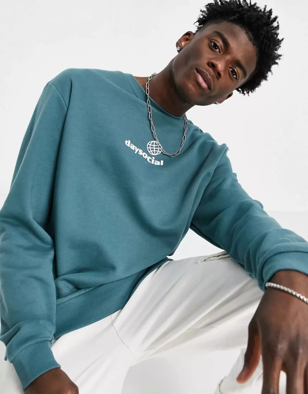 ASOS – Day Social – Locker geschnittenes Oversize-Sweatshirt in Blau mit kl günstig online kaufen