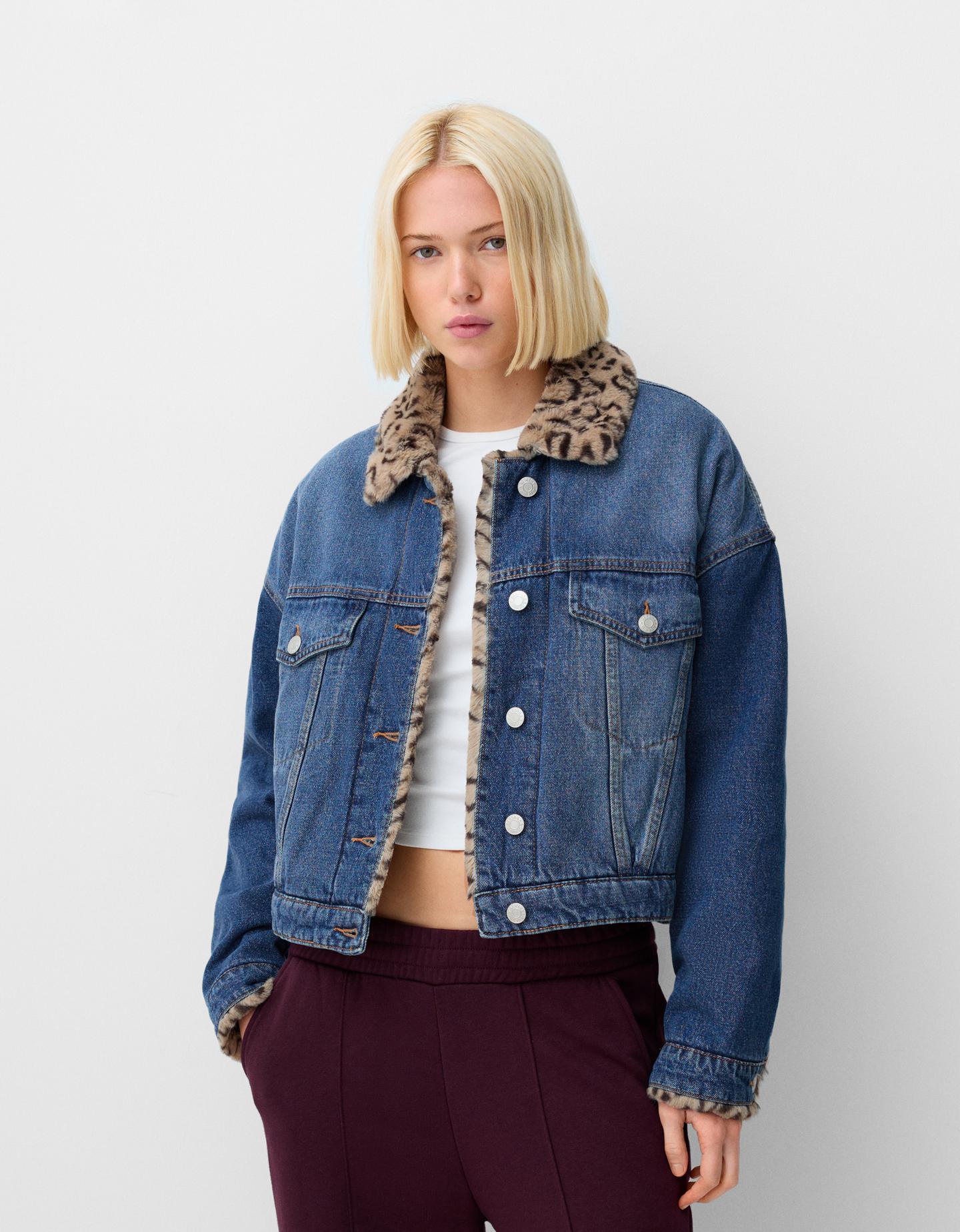 Bershka Jeansjacke Mit Kragen Aus Kunstfell Und Animalprint Damen L Blau günstig online kaufen