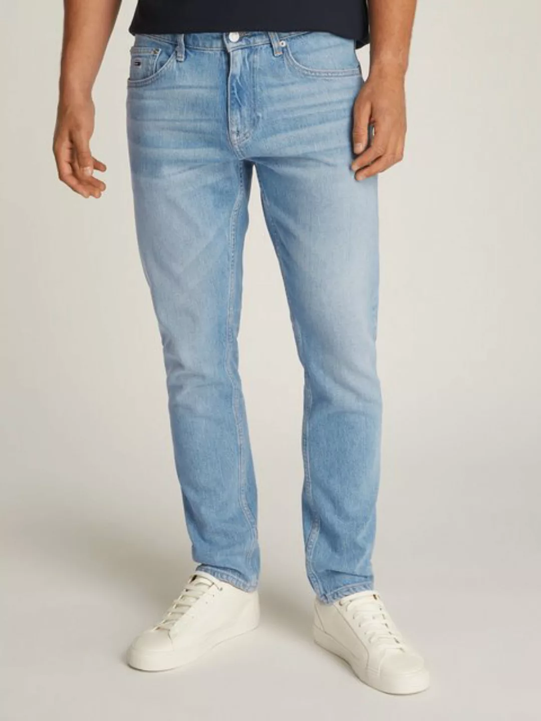 Tommy Jeans Tapered-fit-Jeans "Austim Slim Tapered", mit Logostickereien günstig online kaufen