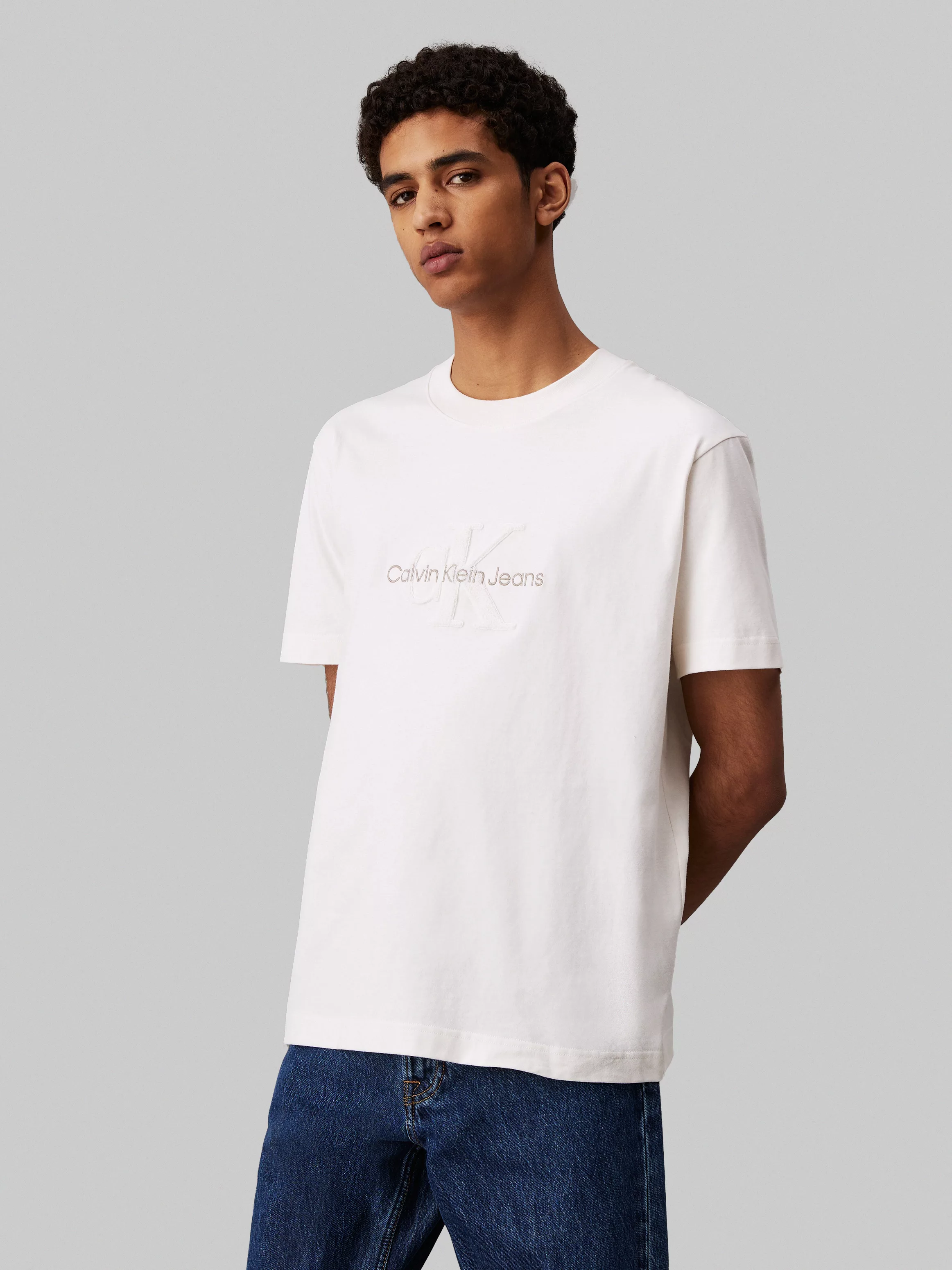 Calvin Klein Jeans T-Shirt "CHENILLE MONOLOGO TEE", mit Logostickerei günstig online kaufen