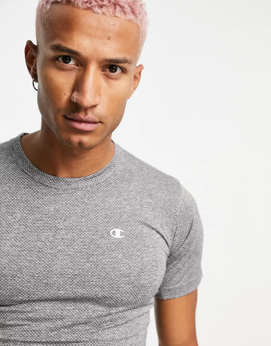 Champion – Sport-T-Shirt in Schwarz mit großem Logo günstig online kaufen