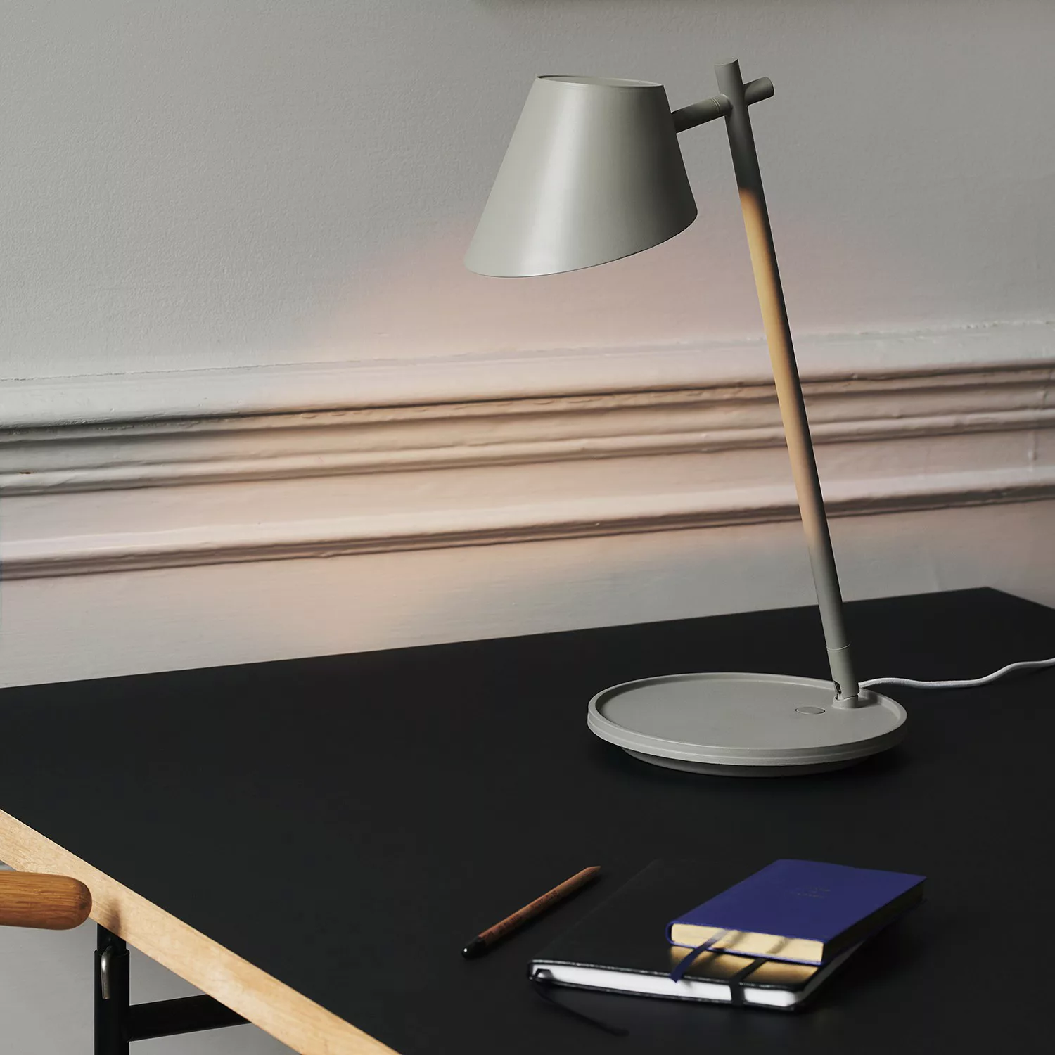 LED-Tischleuchte Stay, dimmbar, grau günstig online kaufen