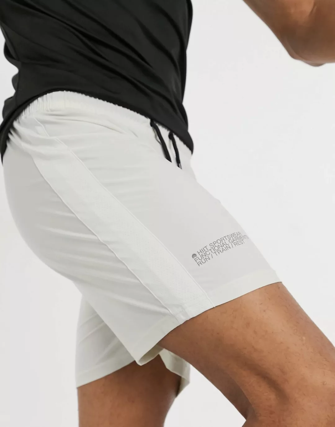 HIIT – Running – Shorts aus Netzstoffgewebe in gebrochenem Weiß-Grau günstig online kaufen