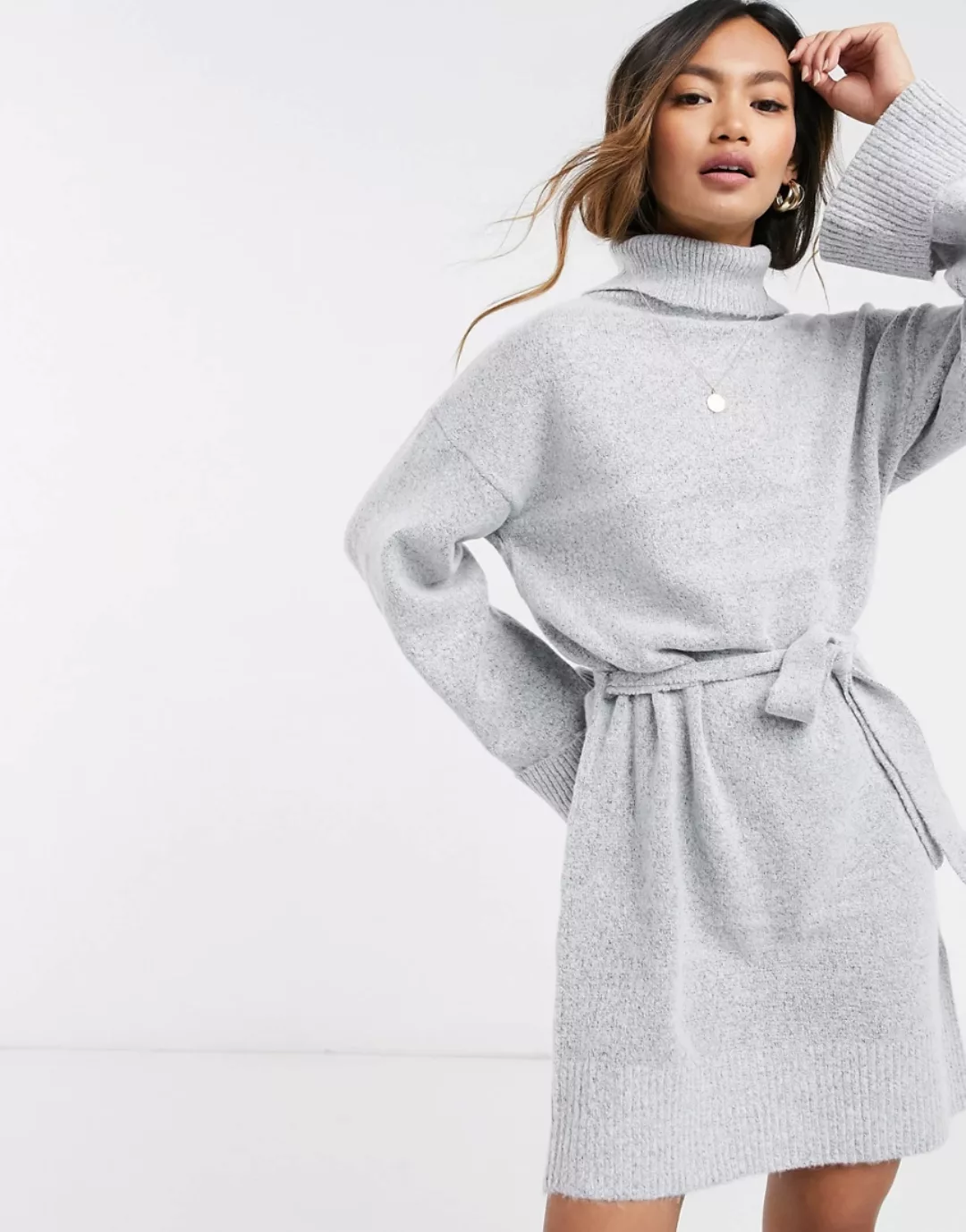 Vila – Pulloverkleid mit Rollkragen und Taillenschnürung in Grau günstig online kaufen