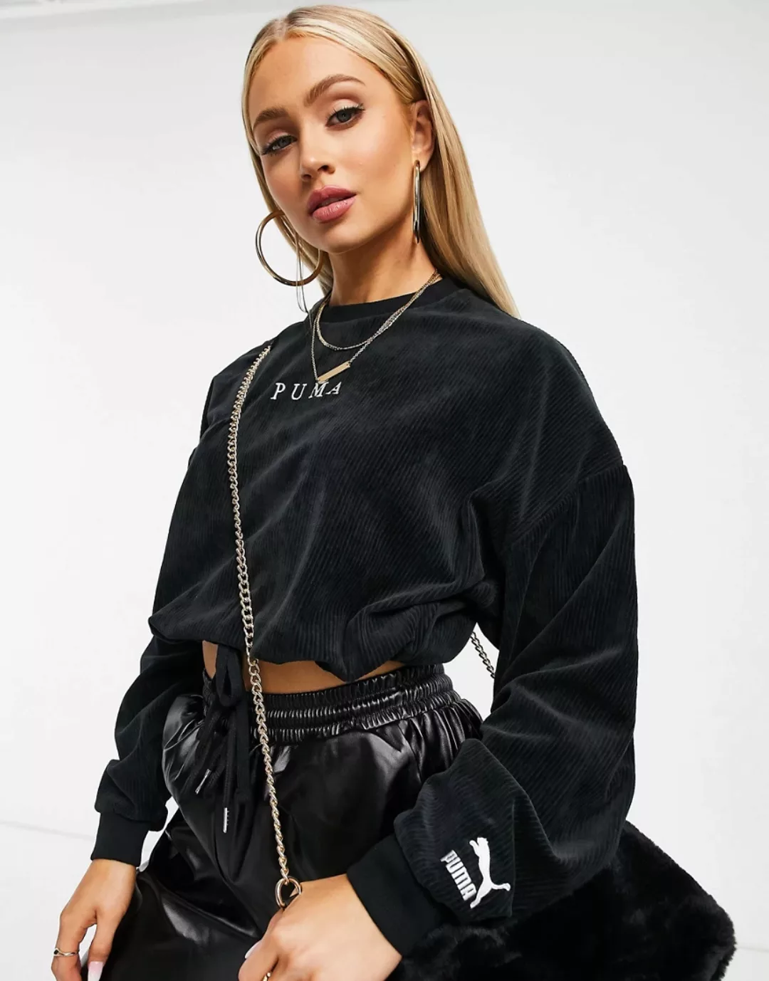 Puma – Kurzer Pullover aus Cord in Schwarz günstig online kaufen