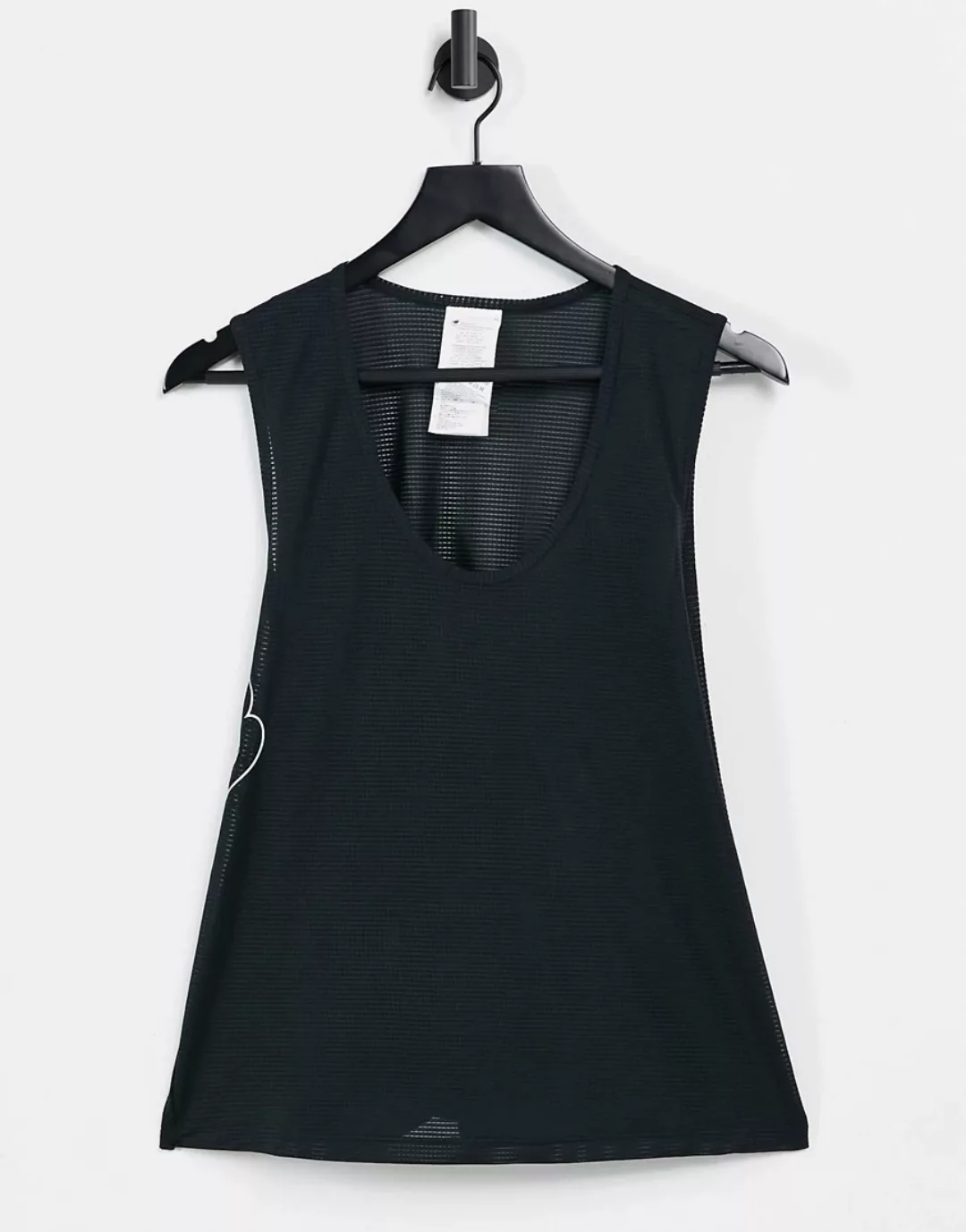 New Balance – Lauf-Trägertop aus Sweatshirt-Stoff in Schwarz mit Logo-Grau günstig online kaufen
