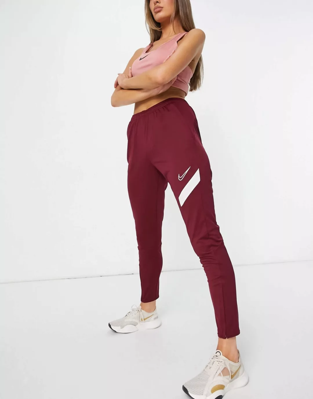 Nike Training – Academy Pro Dry – Mehrfarbige Jogginghose günstig online kaufen