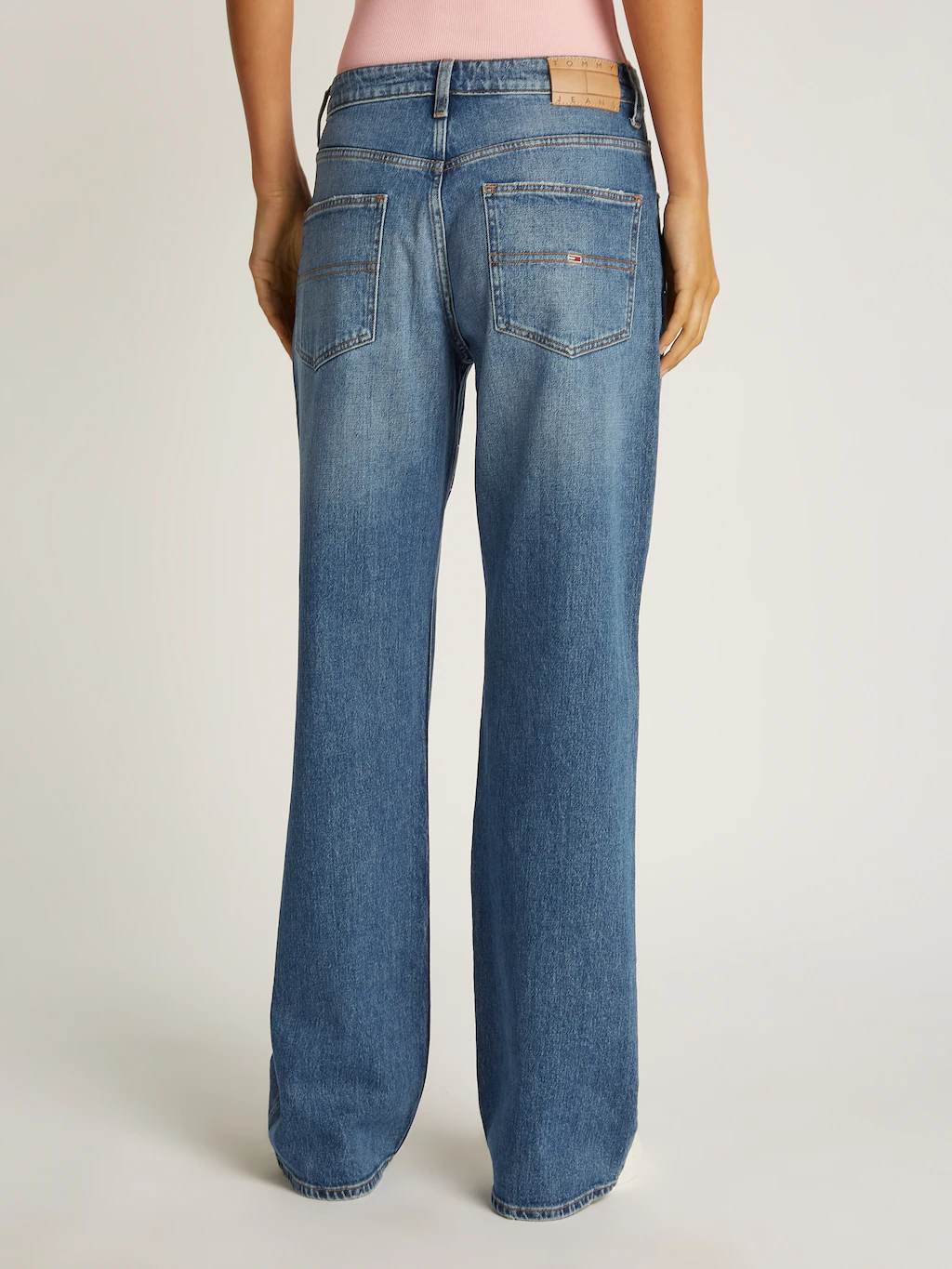 Tommy Jeans Straight-Jeans "Mia Mid Rise Relaxed Straight", mit Strass-Stei günstig online kaufen