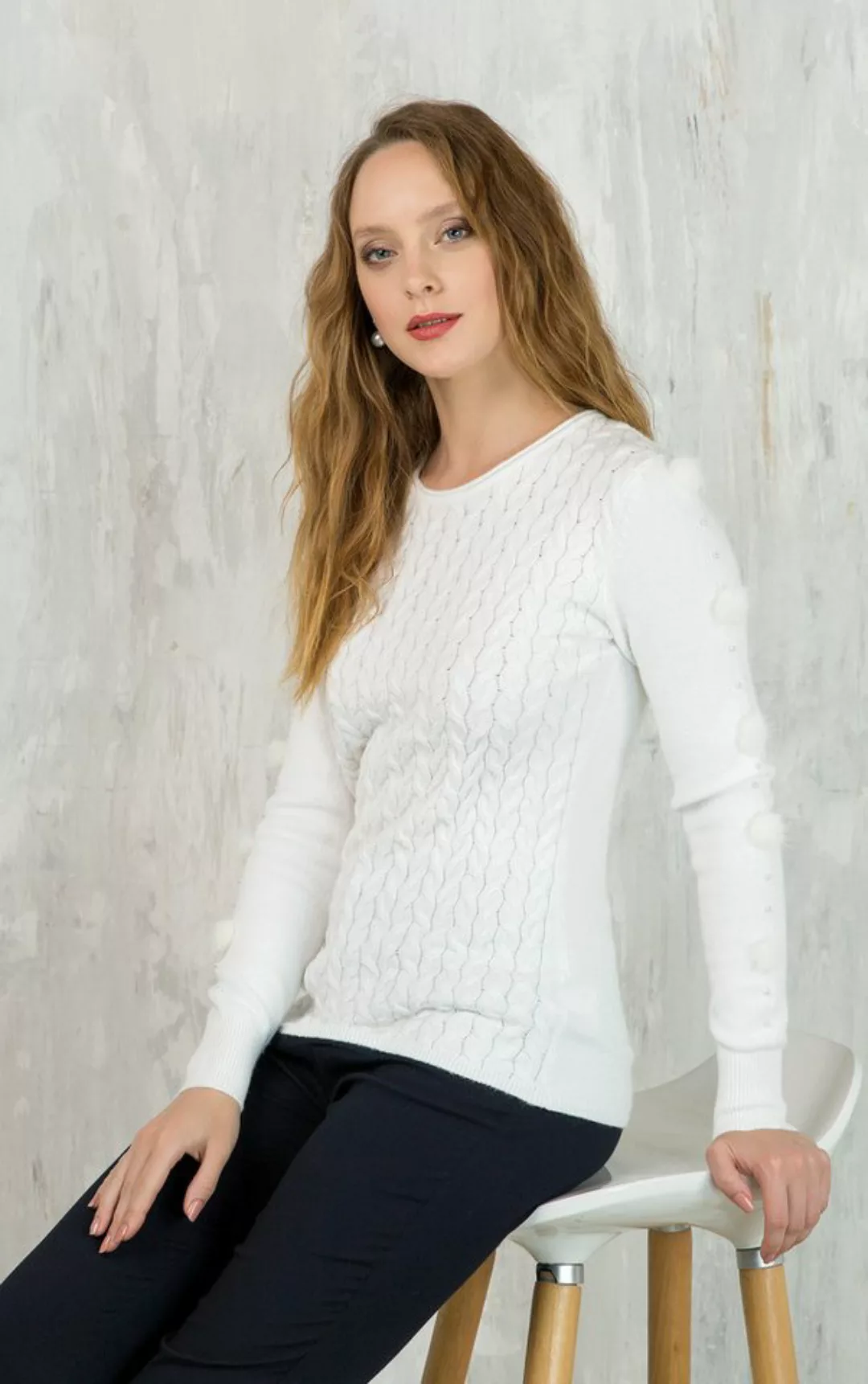 Passioni Strickpullover mit Zopfmuster vorne in Ecru mit Bommel und Perlend günstig online kaufen