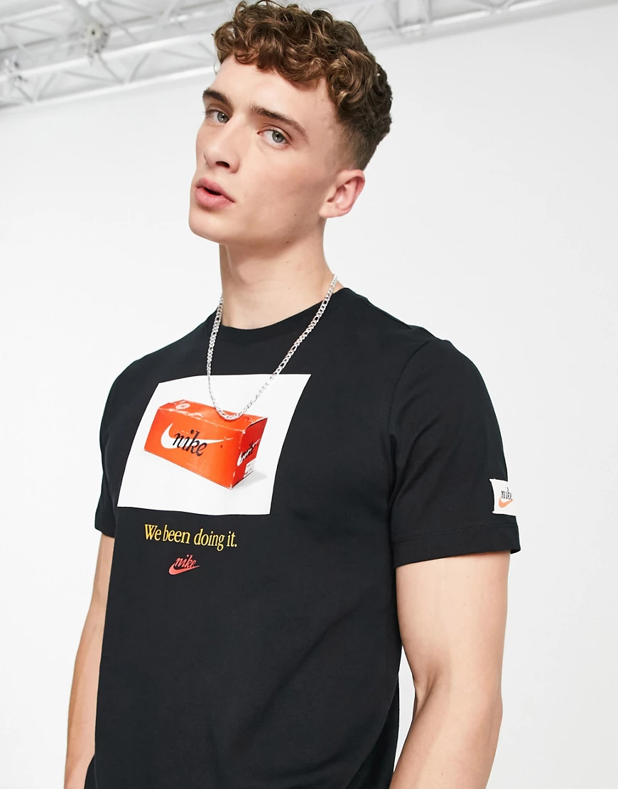 Nike – Swoosh 50th Anniversary – T-Shirt in Schwarz mit Schuhkarton-Print günstig online kaufen