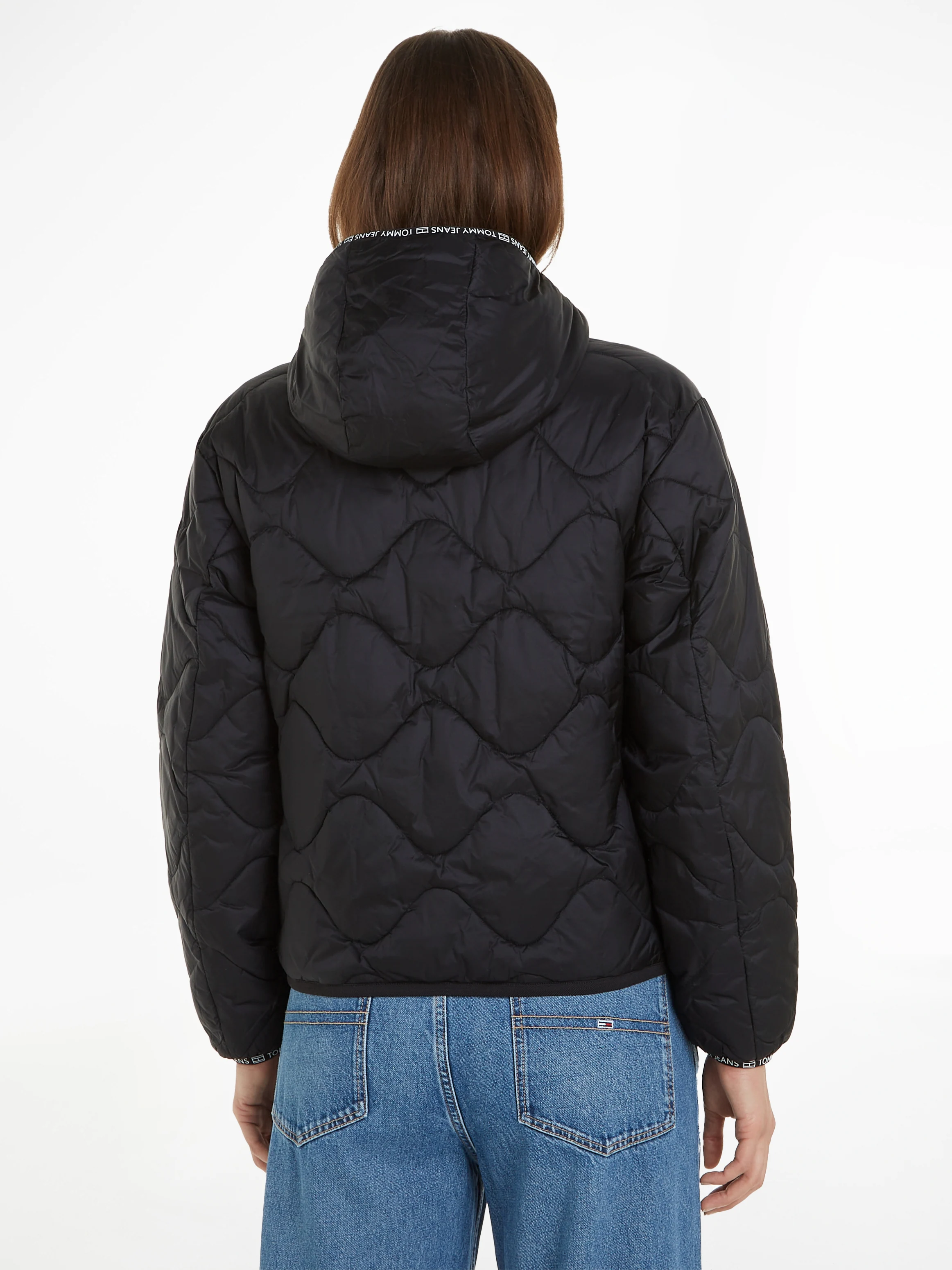 Tommy Jeans Curve Steppjacke TJW QUILTED TAPE HOOD PUFFER EXT mit Logostick günstig online kaufen