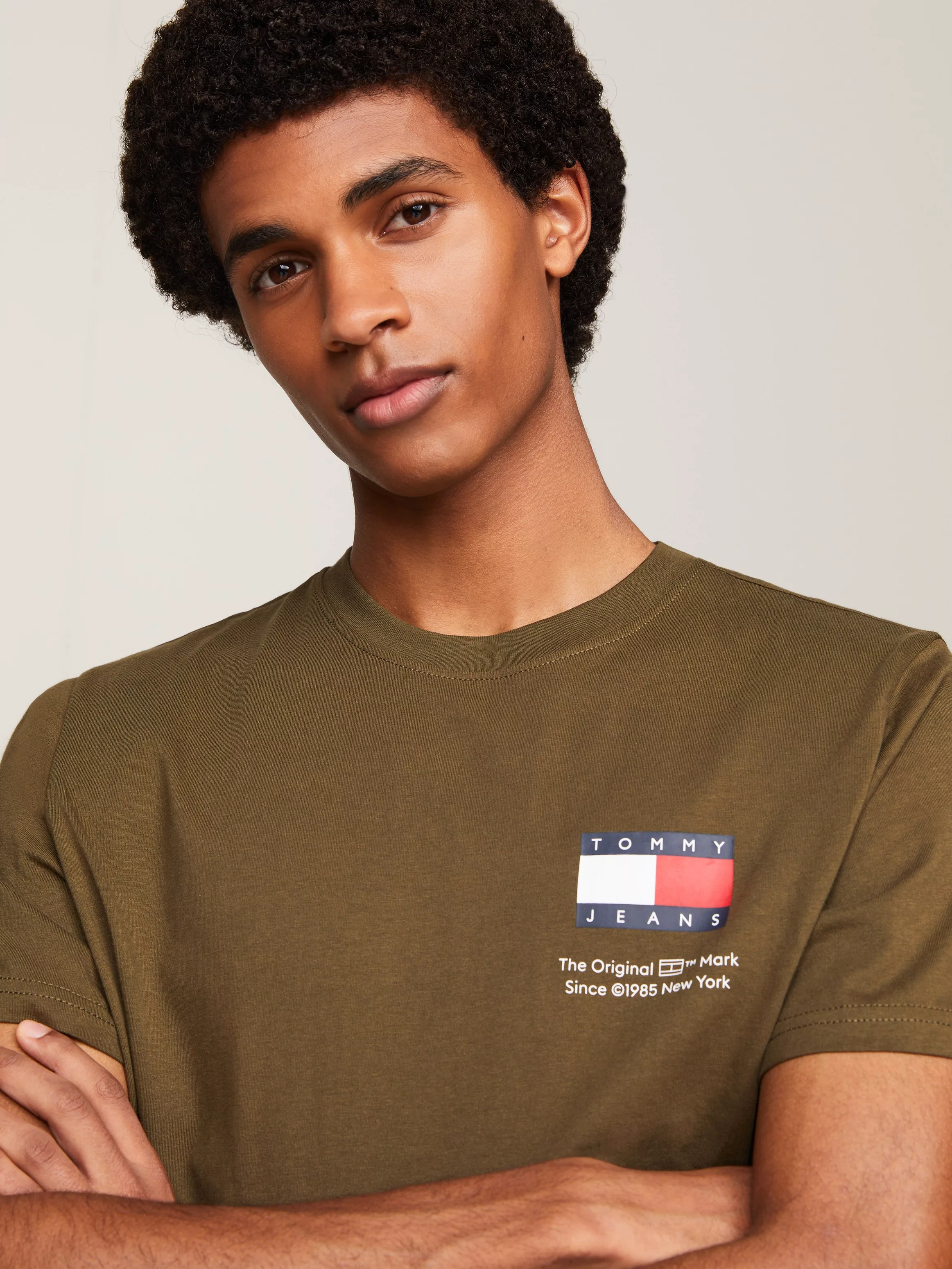 Tommy Jeans T-Shirt TJM SLIM ESSENTIAL FLAG TEE EXT mit Rundhalsausschnitt günstig online kaufen