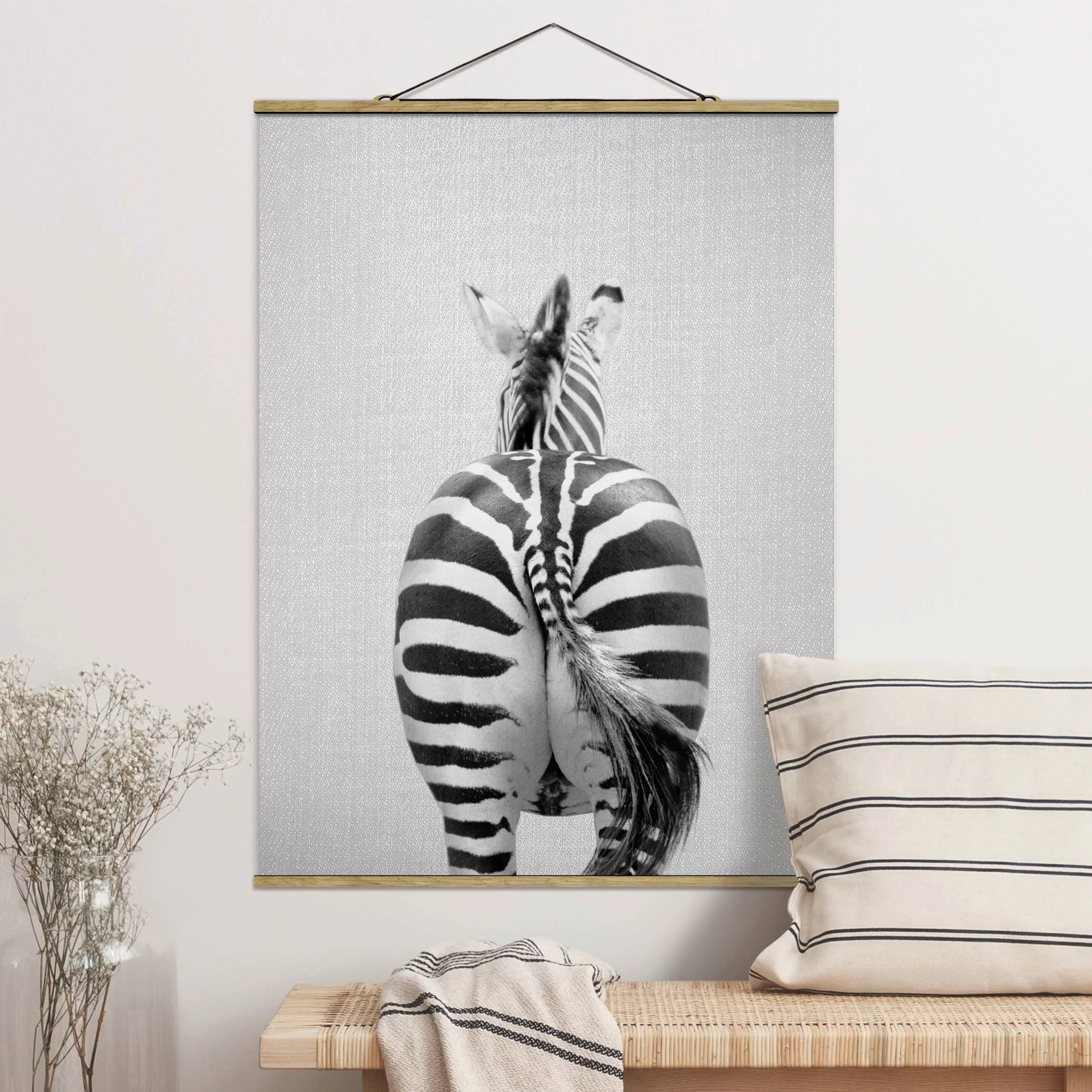 Stoffbild mit Posterleisten Zebra von hinten Schwarz Weiß günstig online kaufen