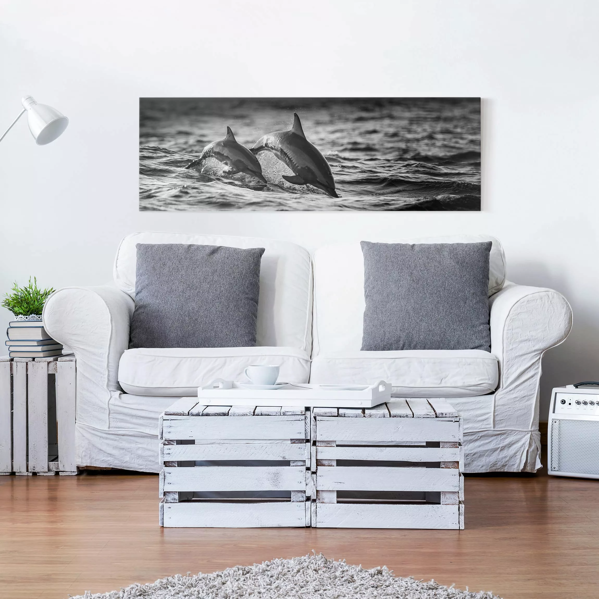 Leinwandbild Schwarz-Weiß - Panorama Zwei springende Delfine günstig online kaufen