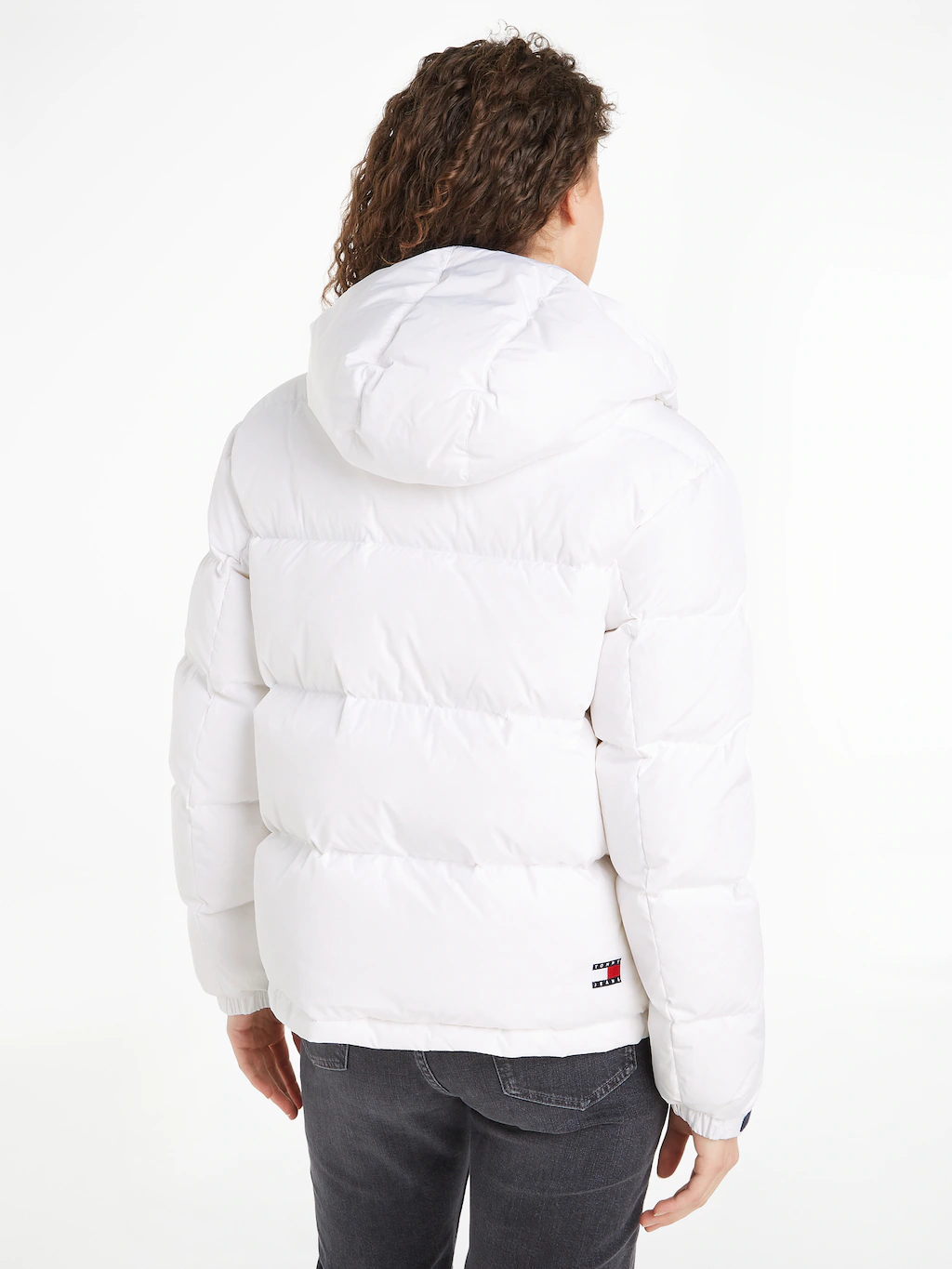 Tommy Jeans Steppjacke "TJW ALASKA PUFFER EXT", mit Kapuze, mit Logosticker günstig online kaufen