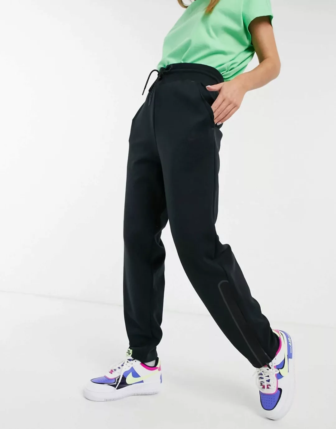 Nike – Schwarze hoch geschnittene Oversize-Jogginghose aus Tech-Fleece günstig online kaufen