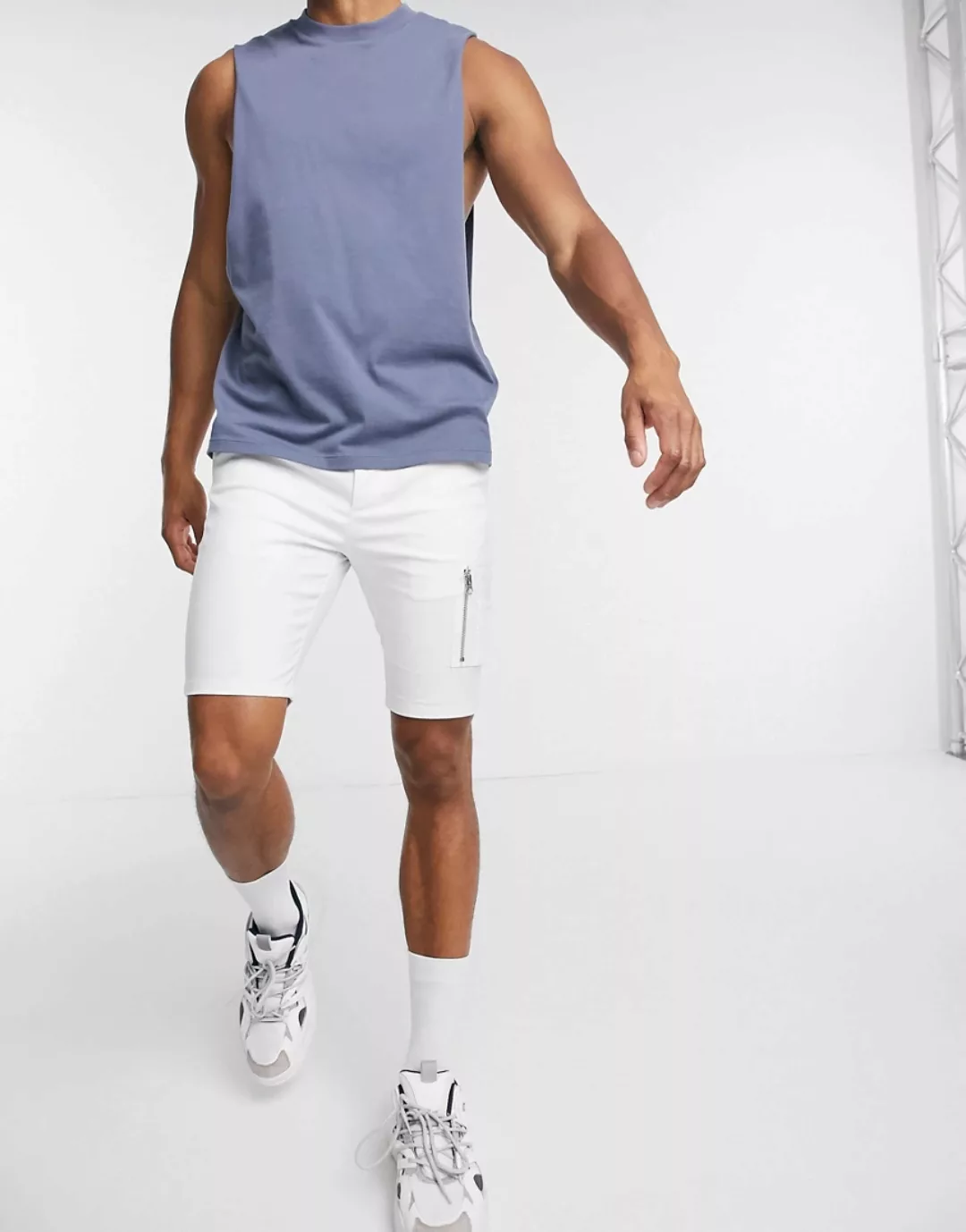ASOS DESIGN – Shorts aus Power-Stretch in Weiß mit MA1-Tasche günstig online kaufen