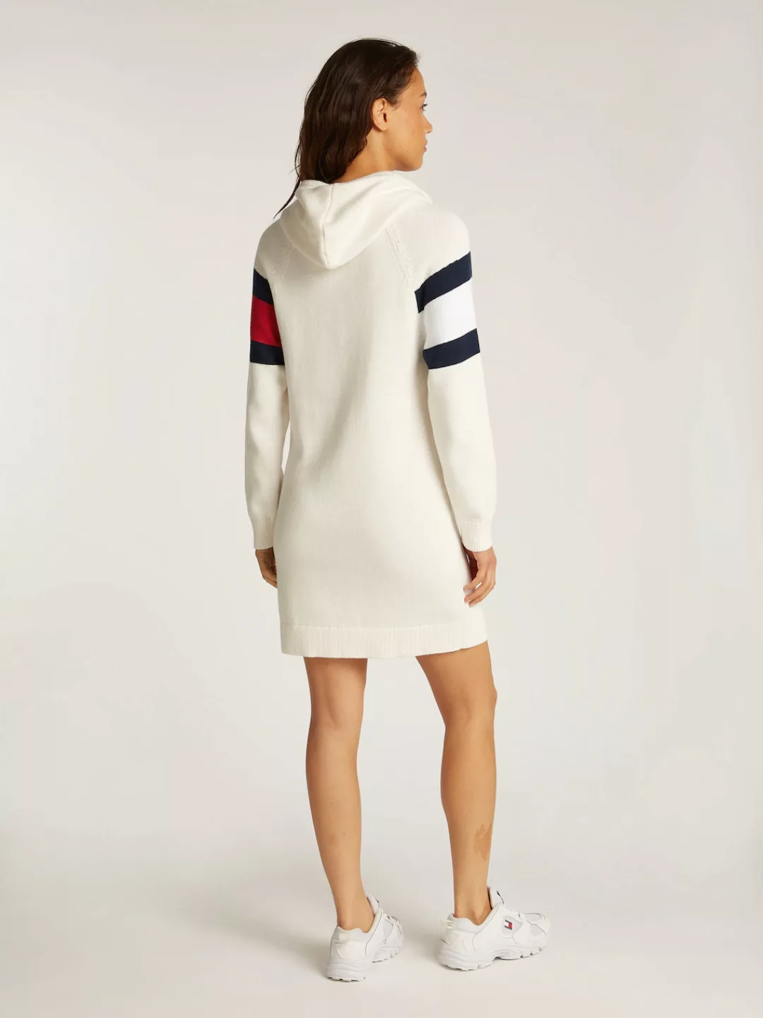 Tommy Jeans Strickkleid "TJW FLAG HOOD SWEATER DRESS EXT", mit Logo-Flag günstig online kaufen