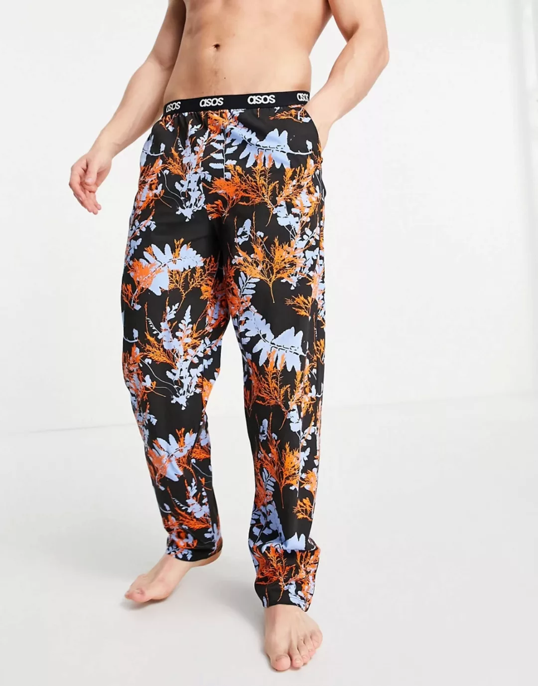 ASOS DESIGN – Lounge-Hose mit dunklem Blumenmuster-Mehrfarbig günstig online kaufen