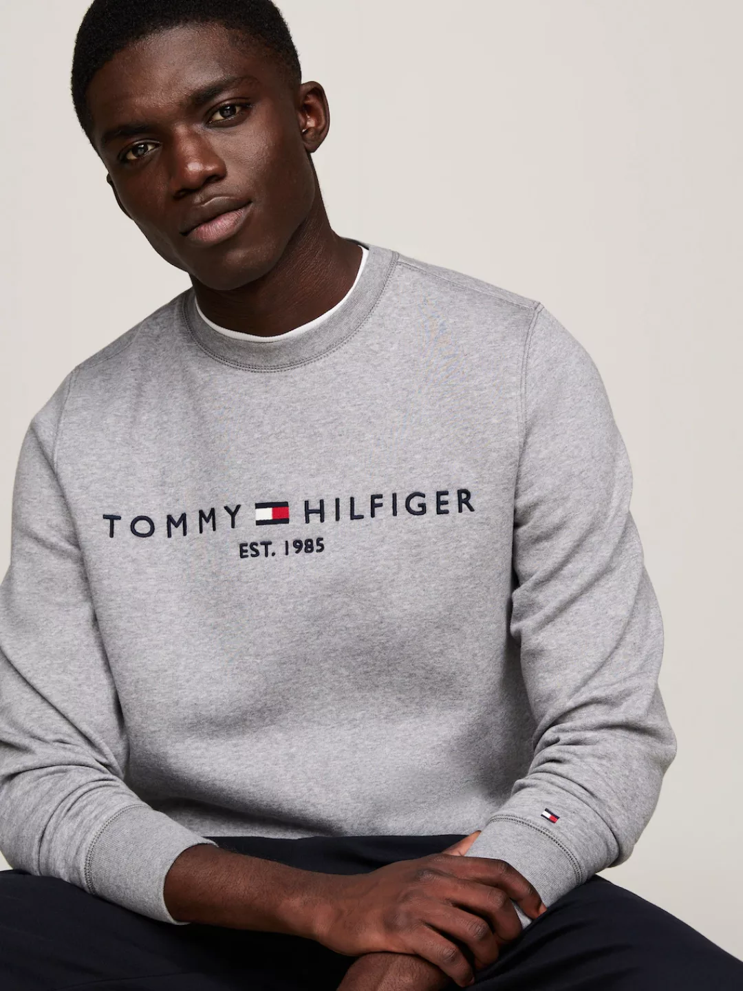 Tommy Hilfiger Sweatshirt TOMMY LOGO SWEATSHIRT mit klassischem Rundhalsaus günstig online kaufen