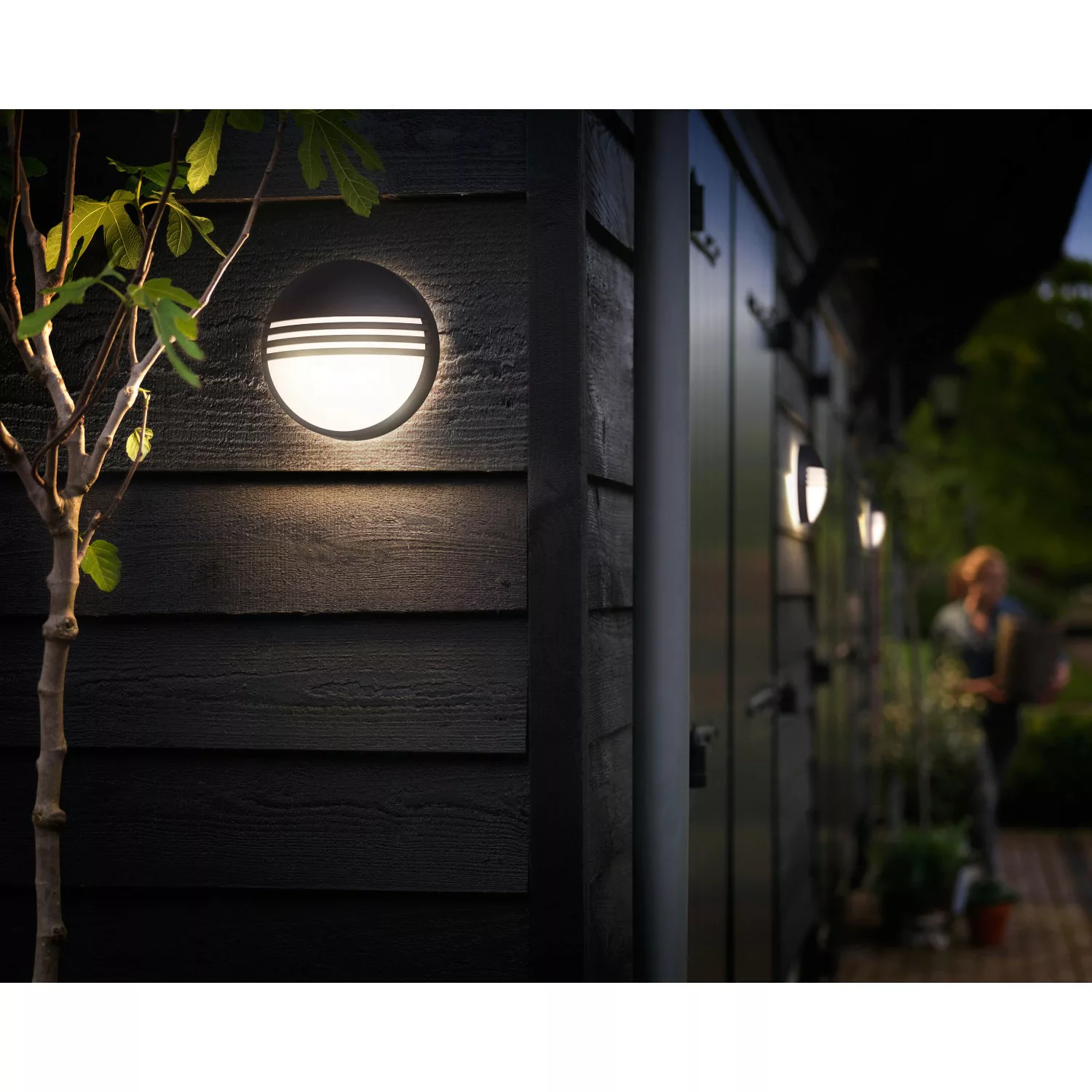 Philips Yarrow schwarze LED-Außenwandleuchte günstig online kaufen