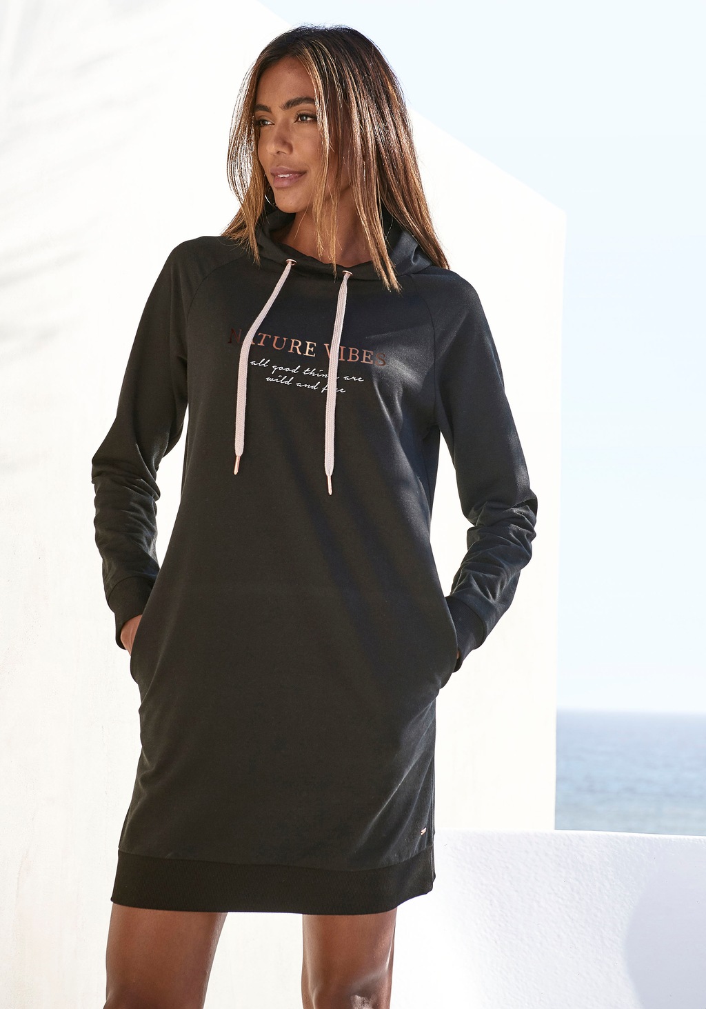 LASCANA Sweatkleid, mit Kapuze und seitlichen Eingrifftaschen, Loungewear günstig online kaufen