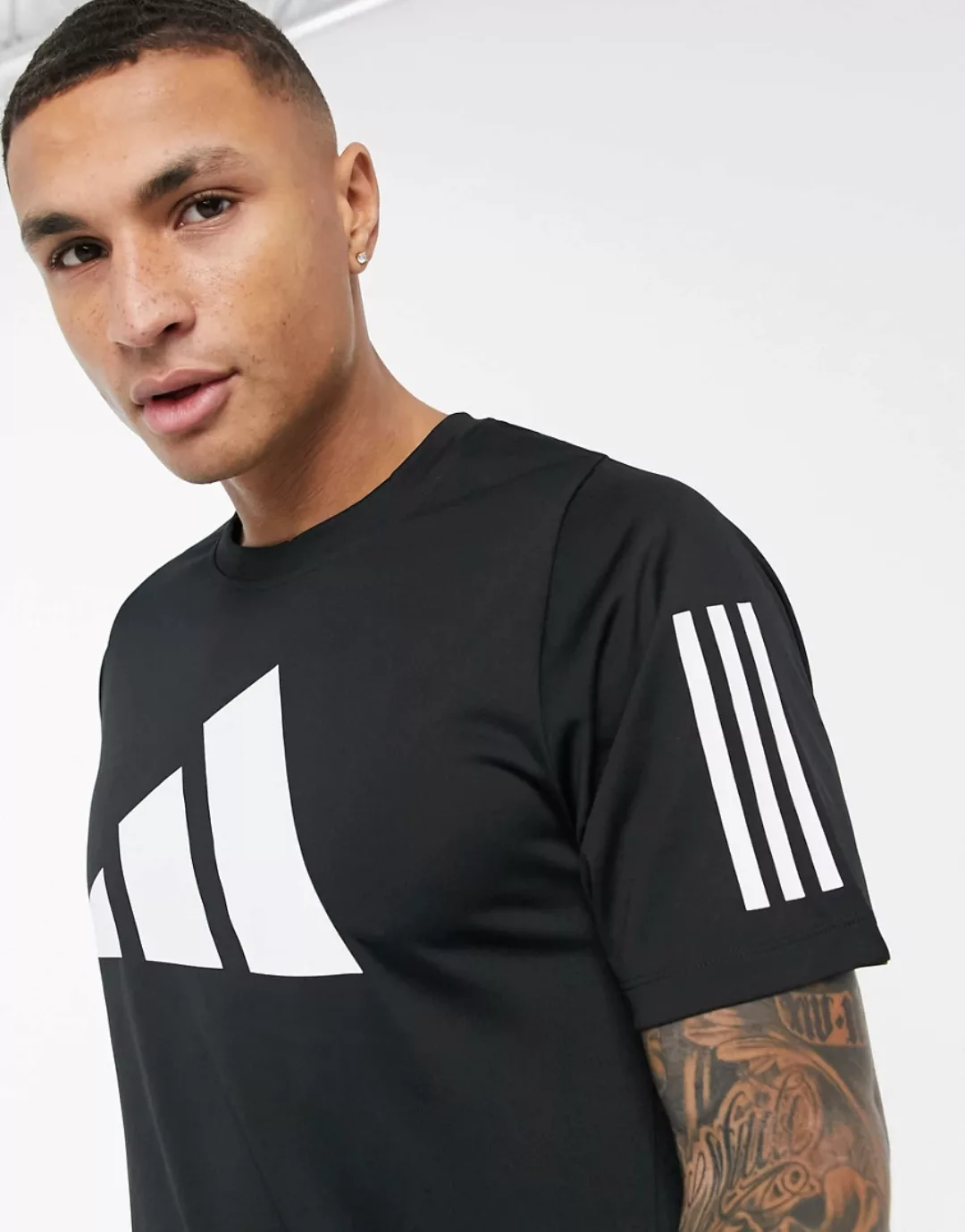adidas Training – T-Shirt in Schwarz mit Logo und 3 Streifen günstig online kaufen