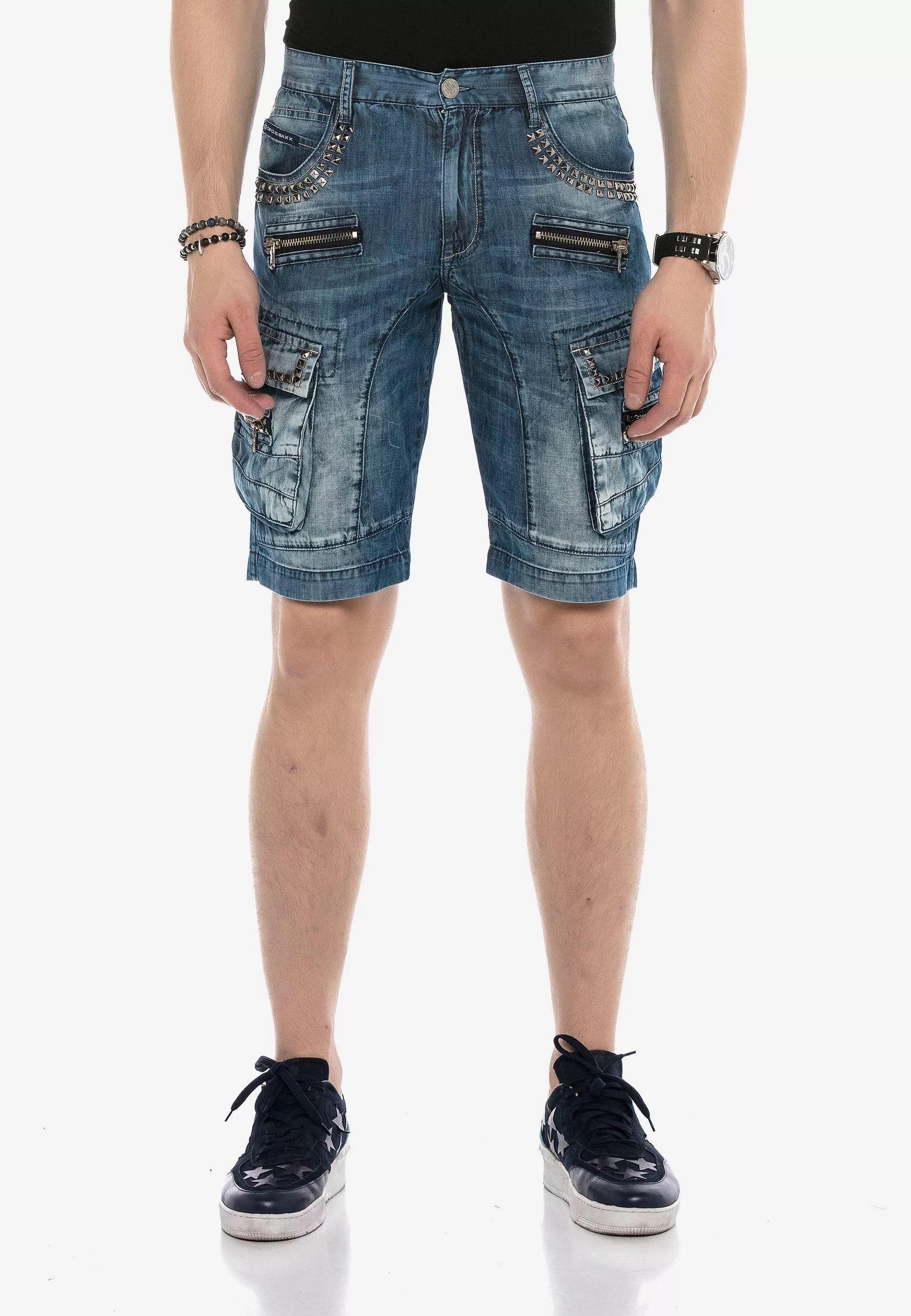 Cipo & Baxx Shorts, mit Nieten und Cargotaschen günstig online kaufen