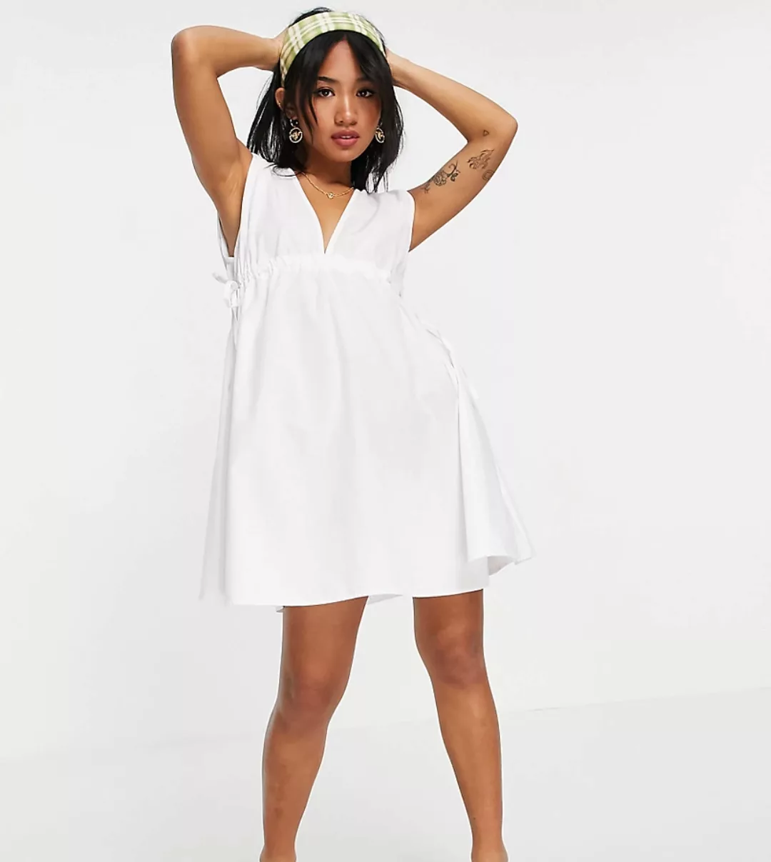ASOS DESIGN Petite – Tief ausgeschnittenes Mini-Sommerkleid aus Baumwollpop günstig online kaufen