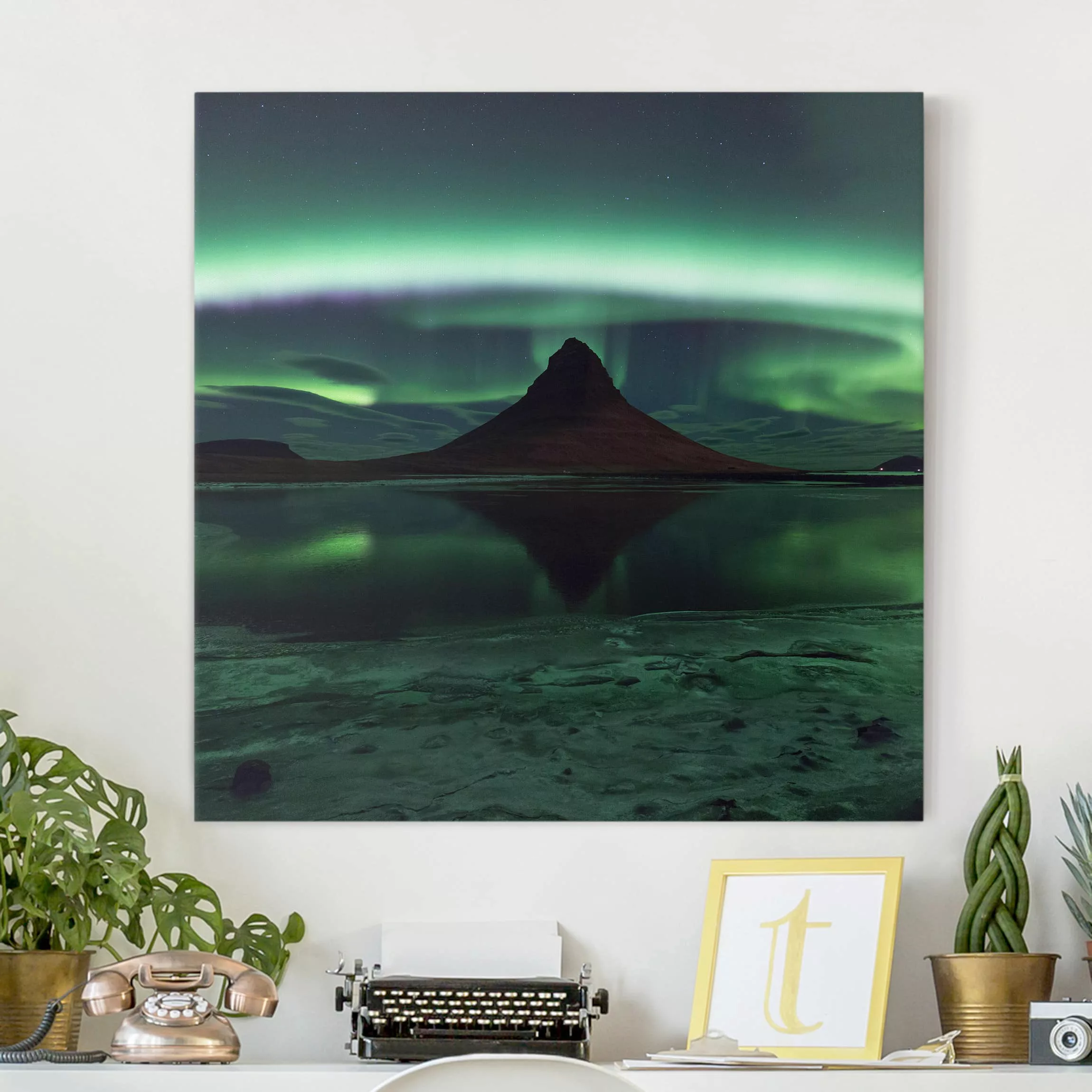 Leinwandbild Berg - Quadrat Polarlicht in Island günstig online kaufen