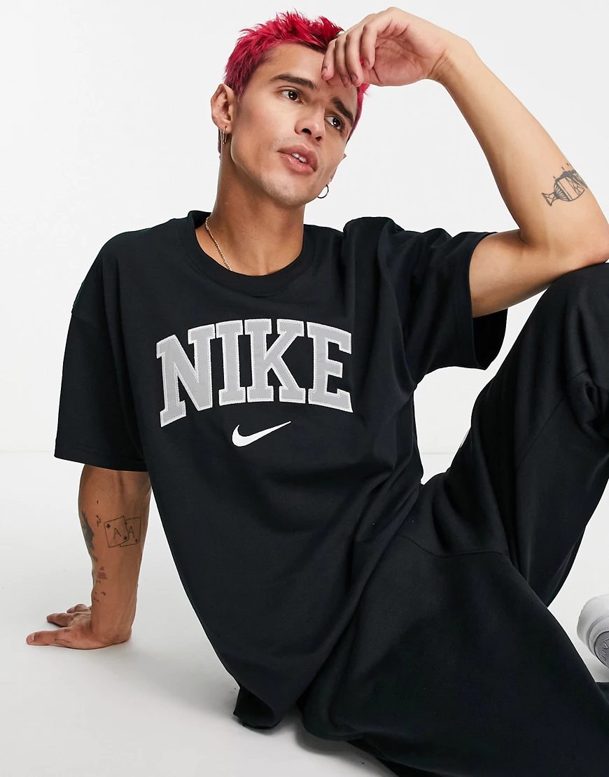 Nike – Hochwertiges Oversize-T-Shirt in Schwarz mit Retro-Logo günstig online kaufen