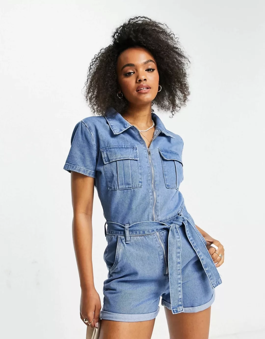 In The Style x Olivia Bowen – Jeans-Playsuit in hellblauer Waschung mit Kra günstig online kaufen