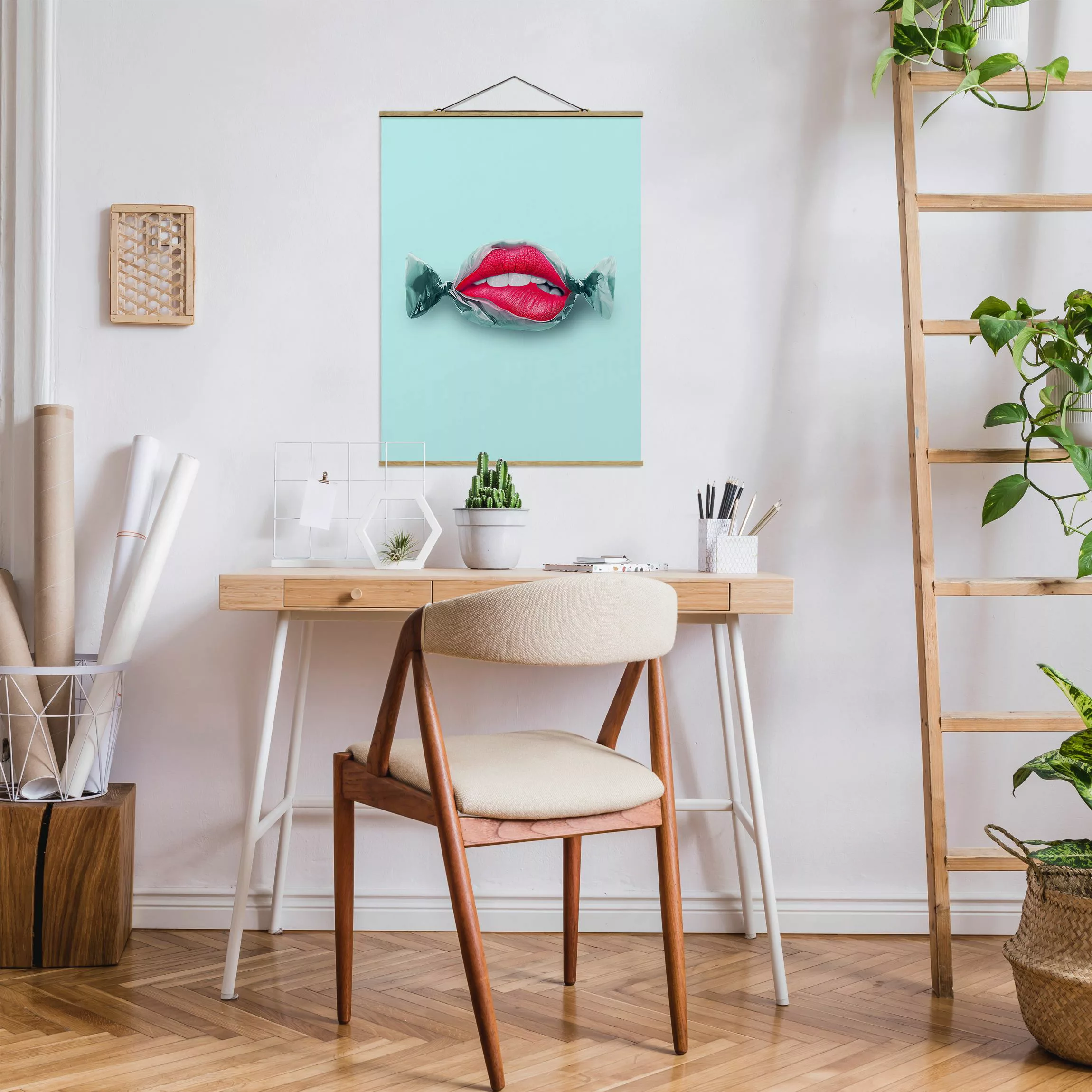 Stoffbild Küche mit Posterleisten - Hochformat Bonbon mit Lippen günstig online kaufen
