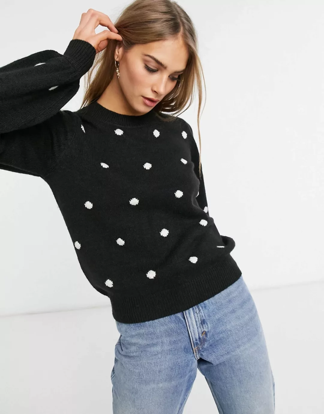 Vero Moda – Pullover mit voluminösen Ärmeln in Schwarz gepunktet-Mehrfarbig günstig online kaufen