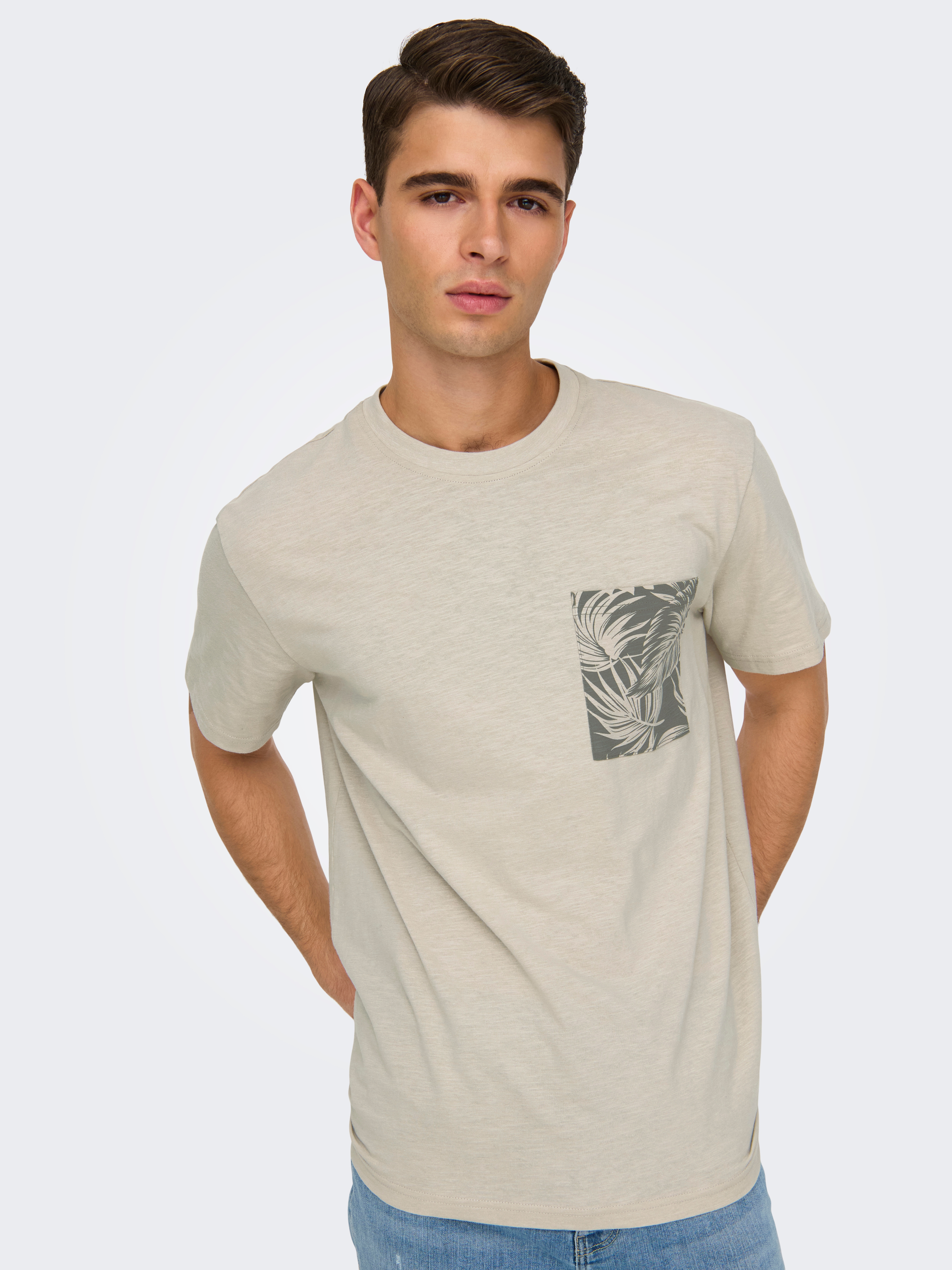 ONLY & SONS Rundhalsshirt "ONSPERRY LIFE REG LEAF POCKETTEE" günstig online kaufen