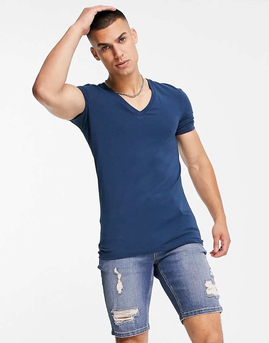 ASOS DESIGN – Körperbetontes T-Shirt aus Bio-Baumwollmischung mit tiefem V- günstig online kaufen