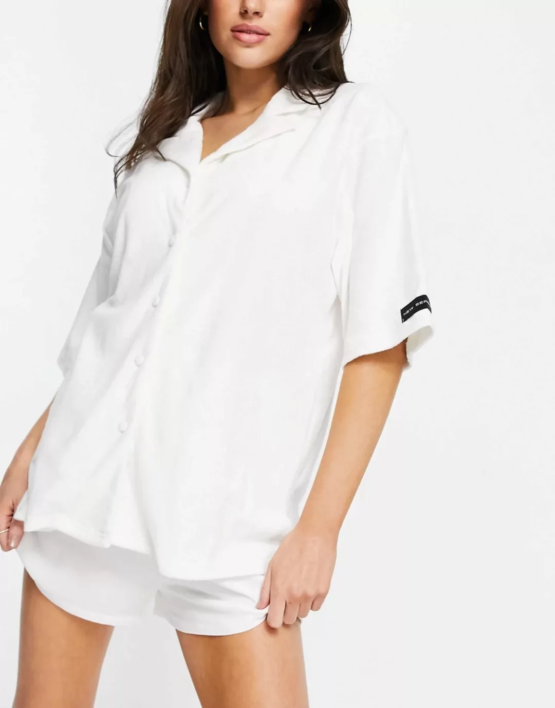 Public Desire – Pyjamashirt aus Frottee in gebrochenem Weiß, Kombiteil günstig online kaufen