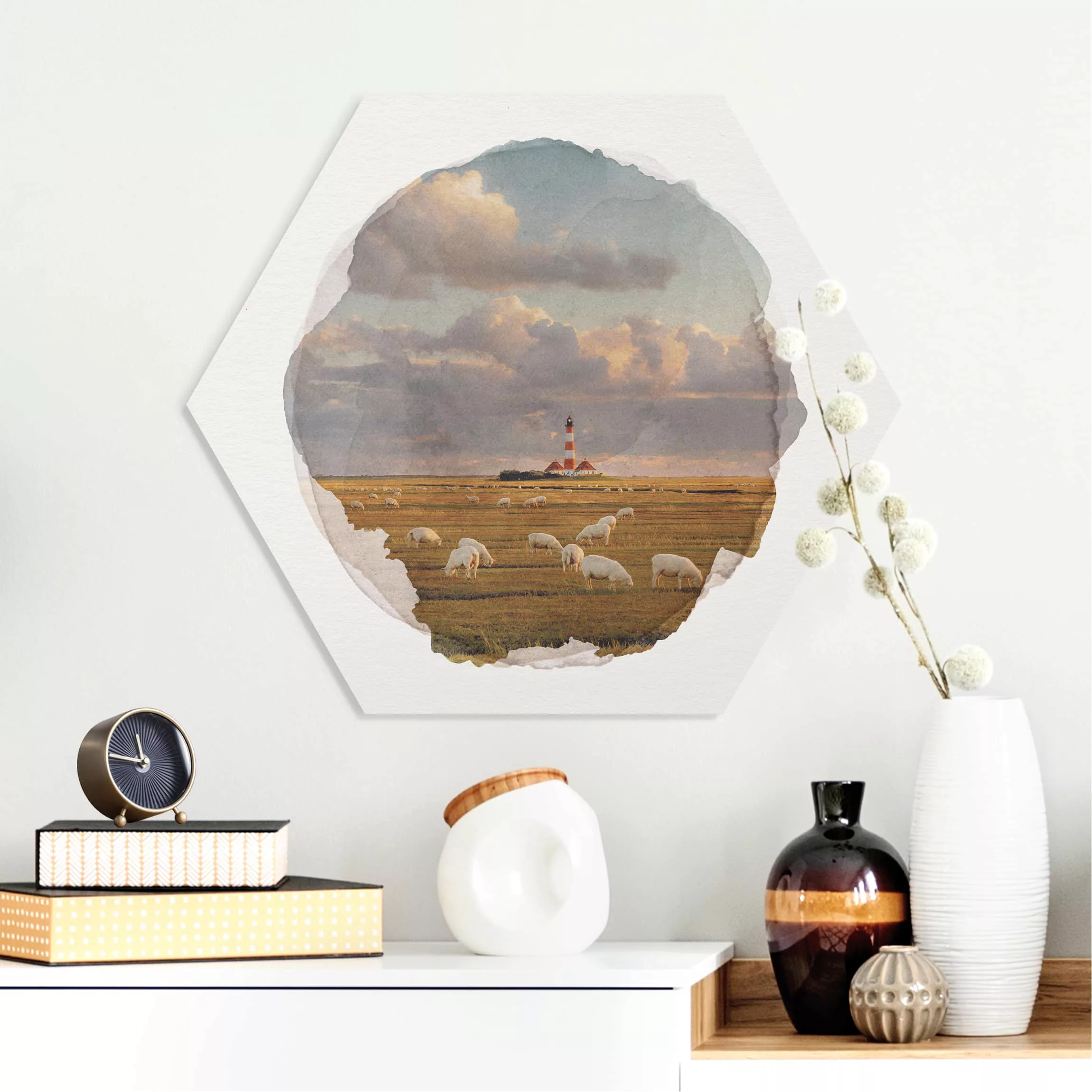 Hexagon-Forexbild Wasserfarben - Nordsee Leuchtturm mit Schafsherde günstig online kaufen