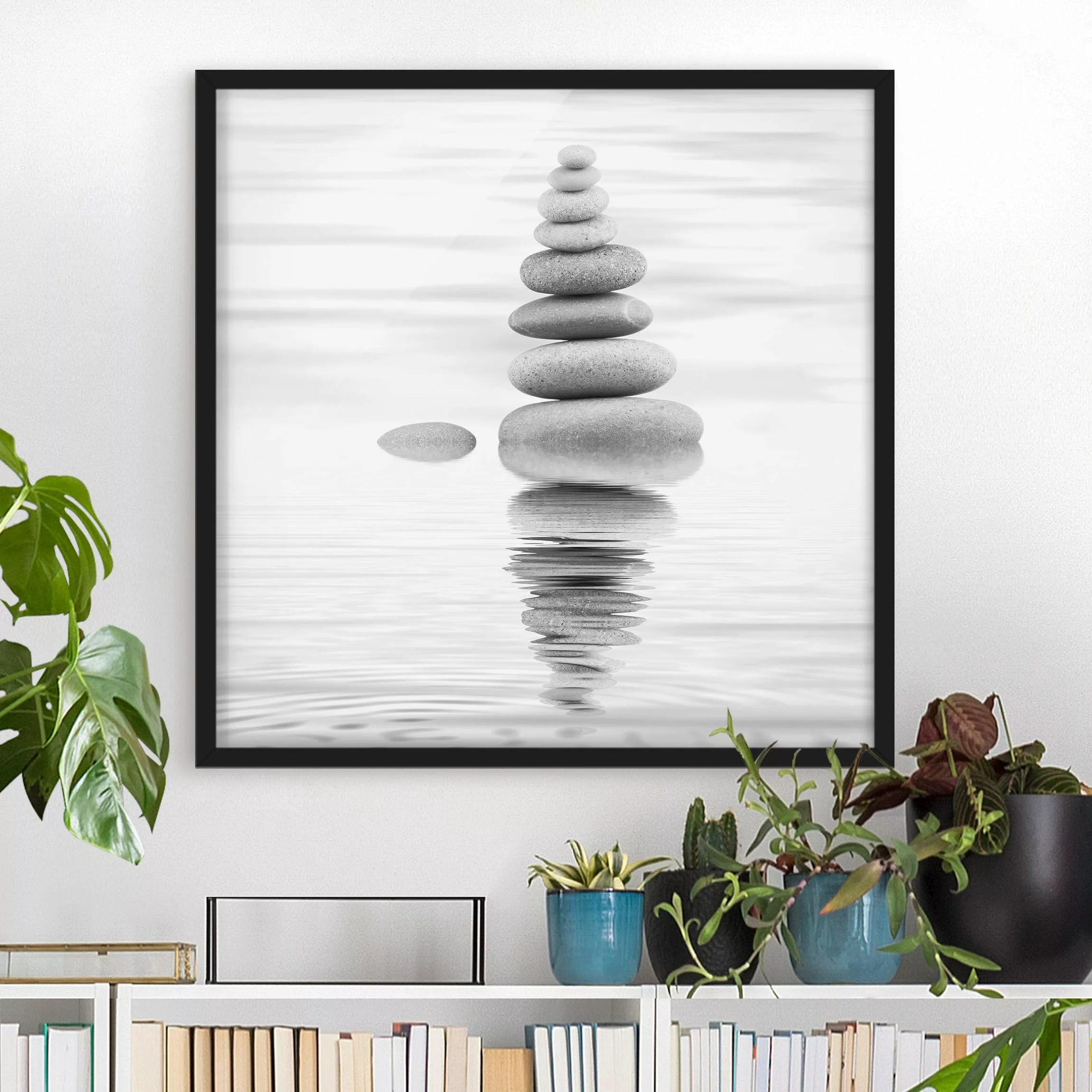 Bild mit Rahmen - Quadrat Steinturm im Wasser Schwarz-Weiß günstig online kaufen