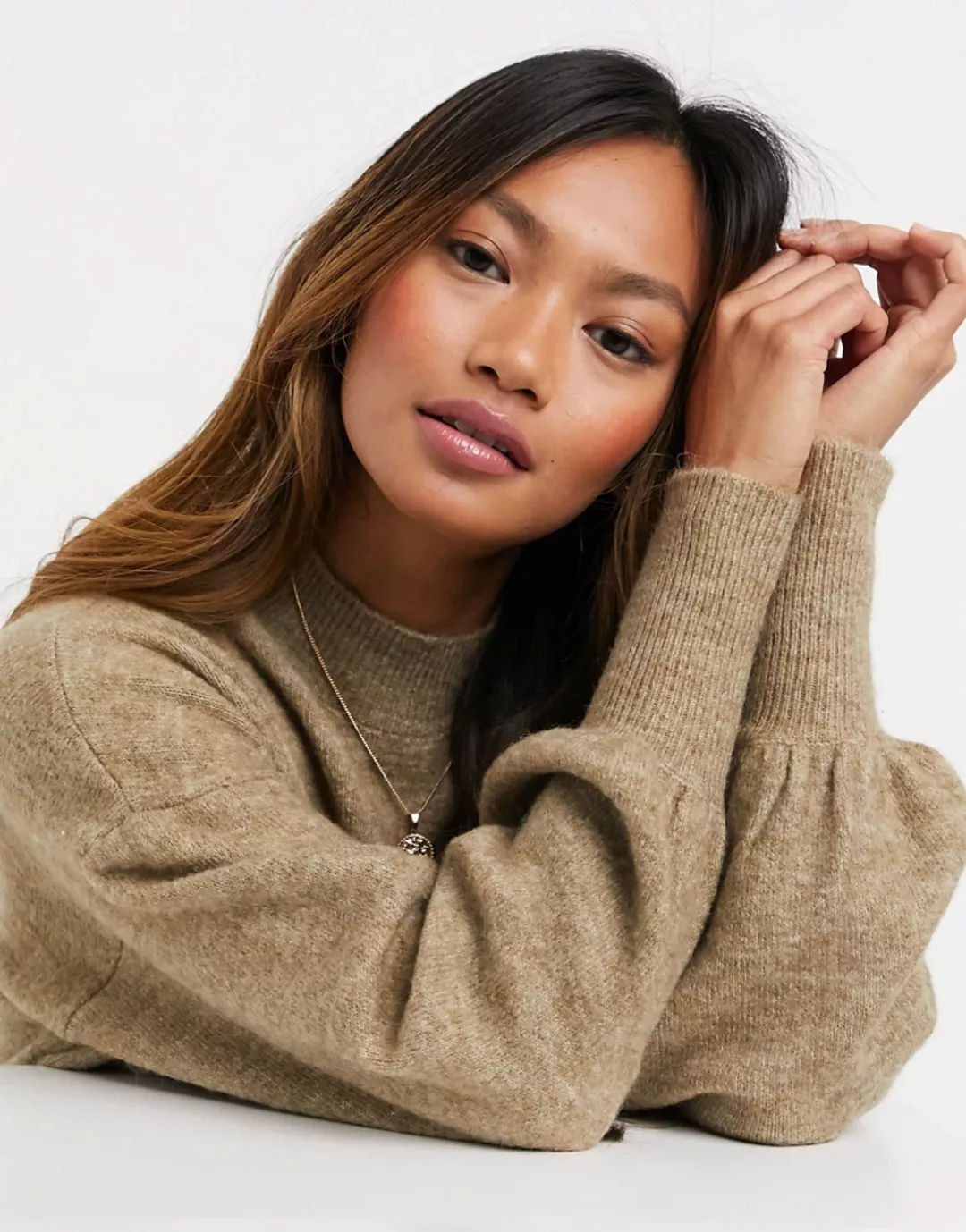 Vero Moda – Pullover mit Ballonärmeln in Camel-Neutral günstig online kaufen