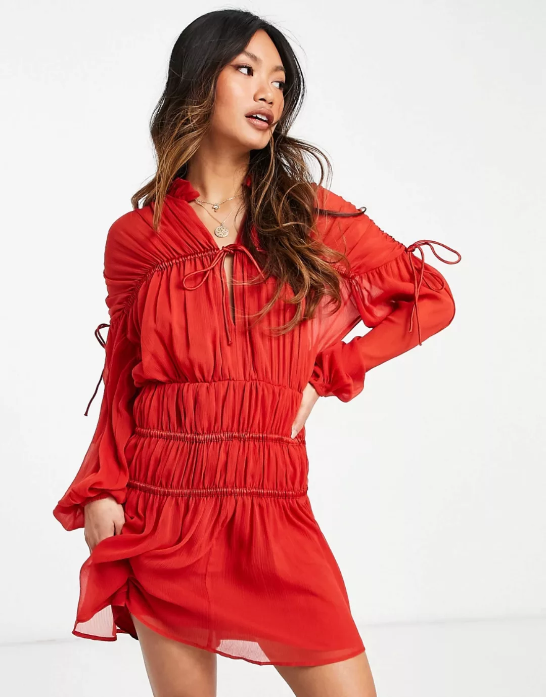 ASOS DESIGN – Minikleid mit geschnürtem Ausschnitt und Blousonärmeln in Rot günstig online kaufen