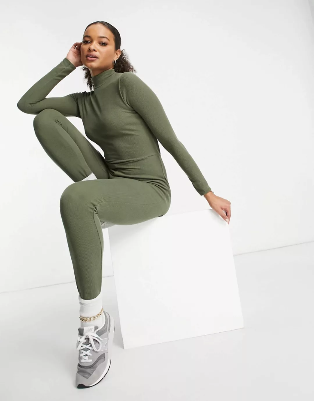 I Saw It First – Jumpsuit mit Rollkragen und Rückenausschnitt in Khaki-Grün günstig online kaufen