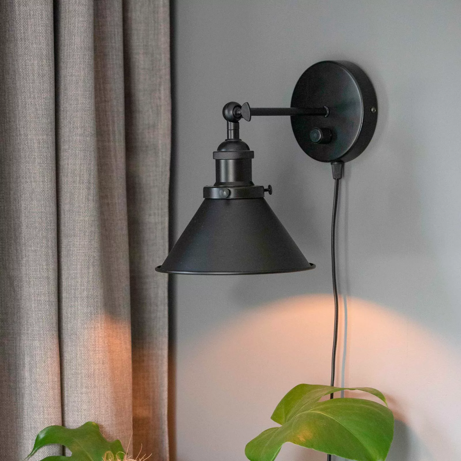 PR Home Anton Wandlampe mit Stecker, schwarz günstig online kaufen