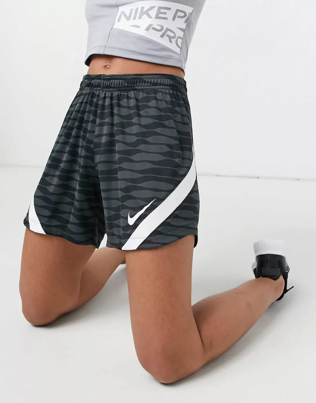 Nike Football – Strike Dry – Shorts in Schwarz günstig online kaufen